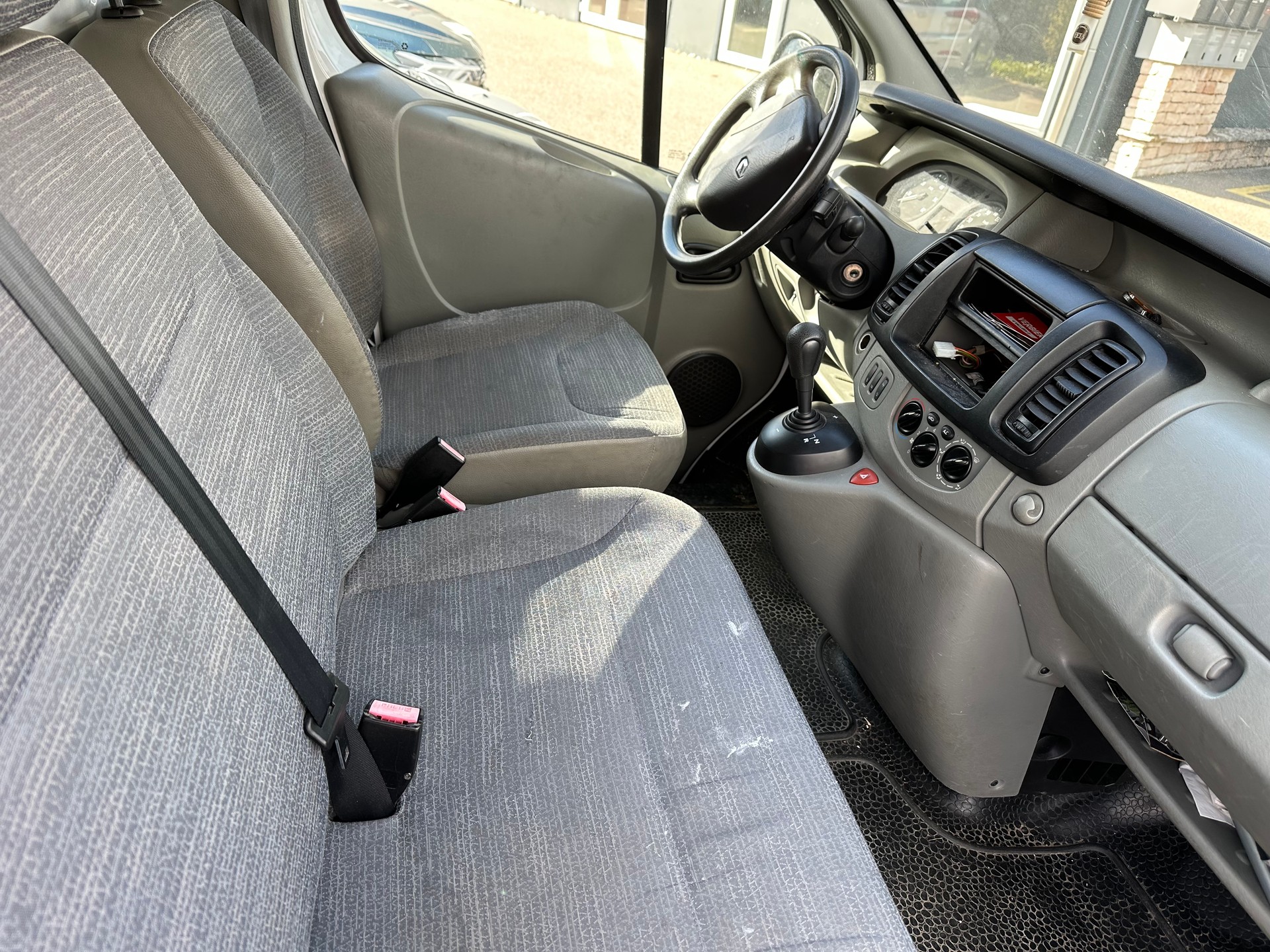 RENAULT Trafic 2.5 dCi 2.9t L2H1-image-5