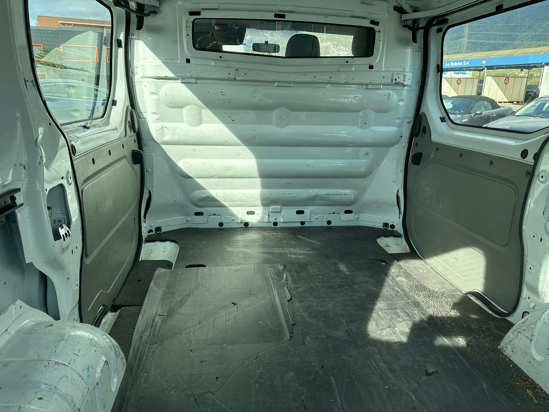 RENAULT Trafic 2.5 dCi 2.9t L2H1-image-6