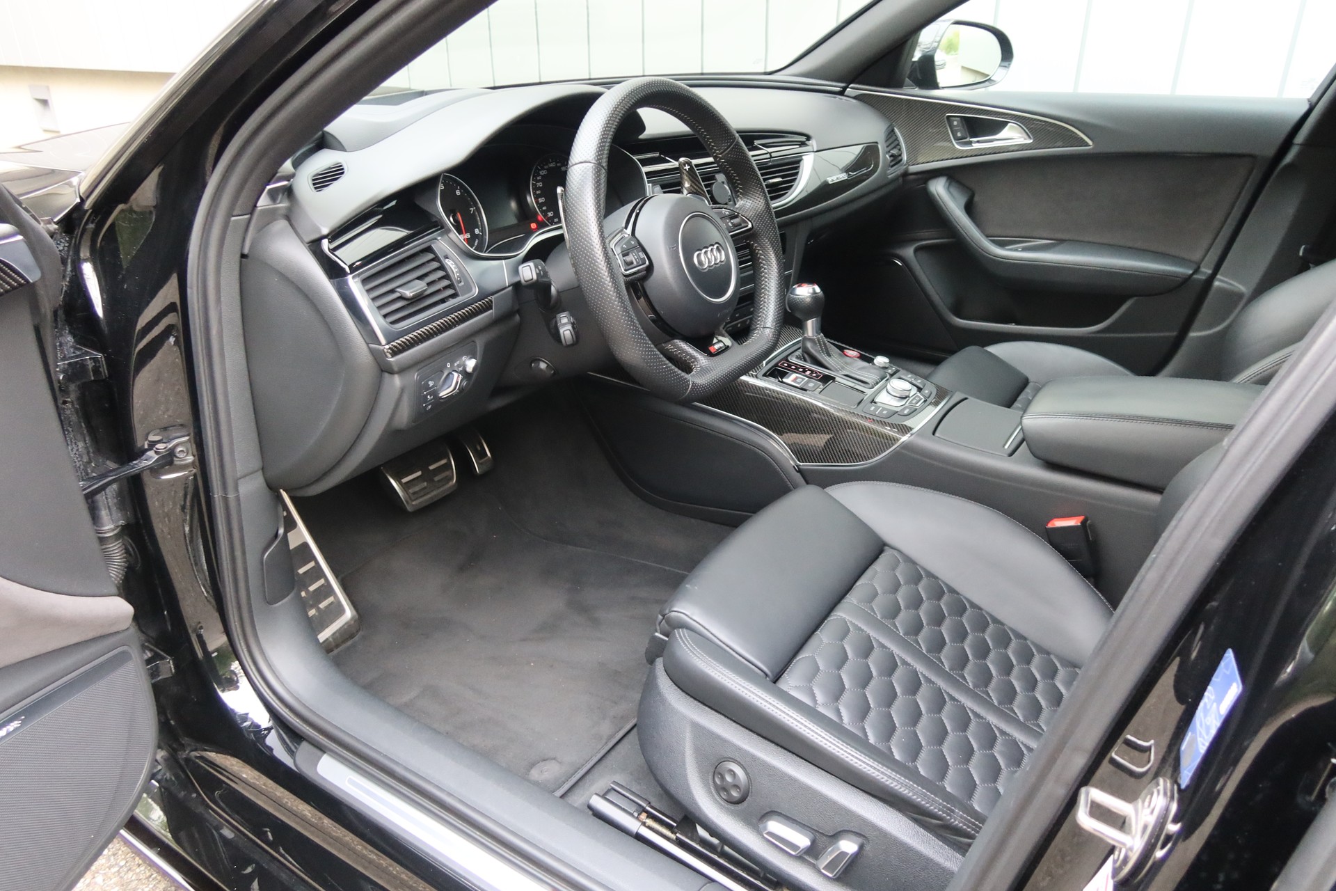AUDI 4.0 V8 TFSI perform. qu. T-Tr.-image-3