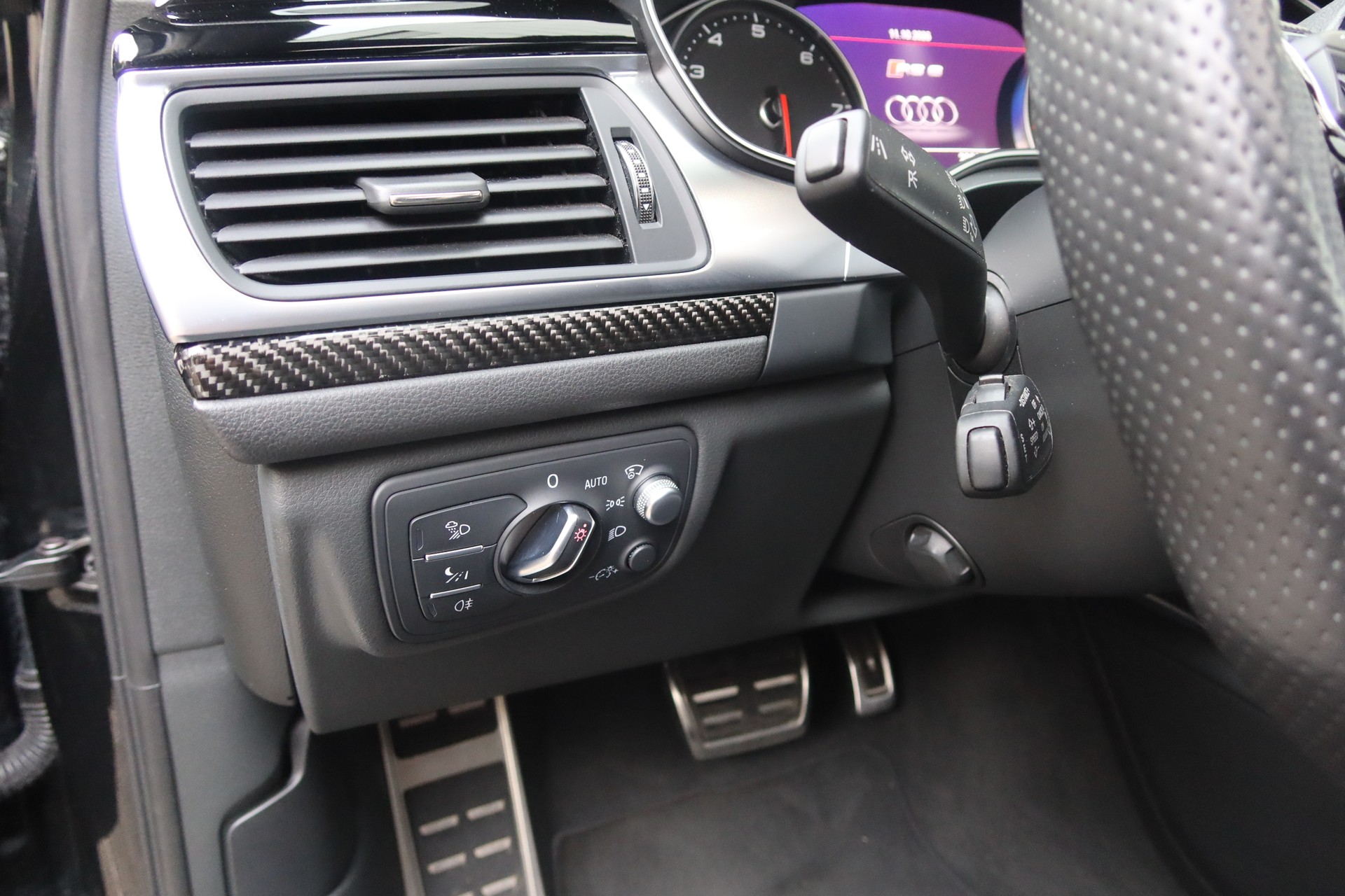 AUDI 4.0 V8 TFSI perform. qu. T-Tr.-image-5