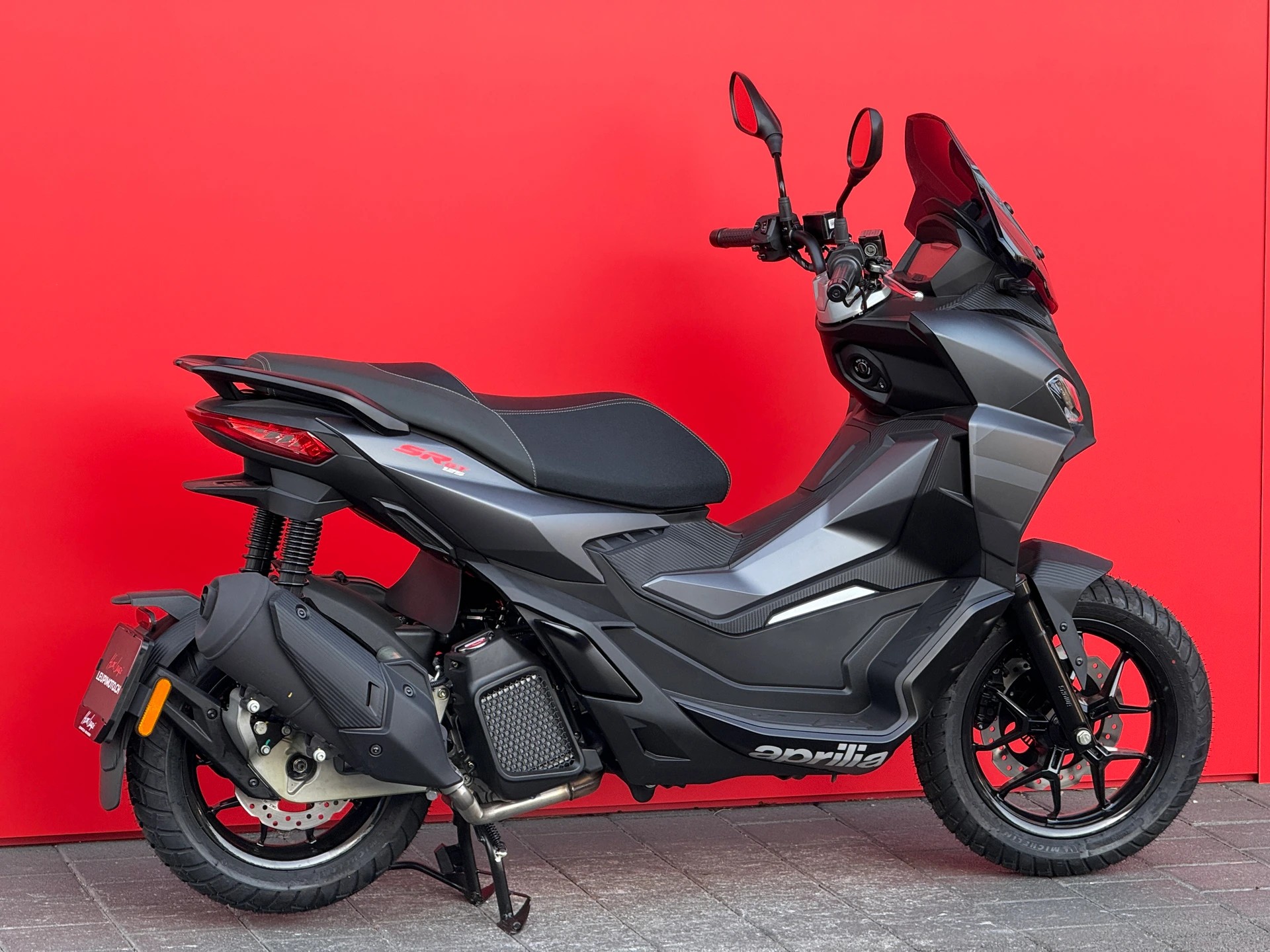 APRILIA SR 125 GT ABS E5+-showroom-element-2