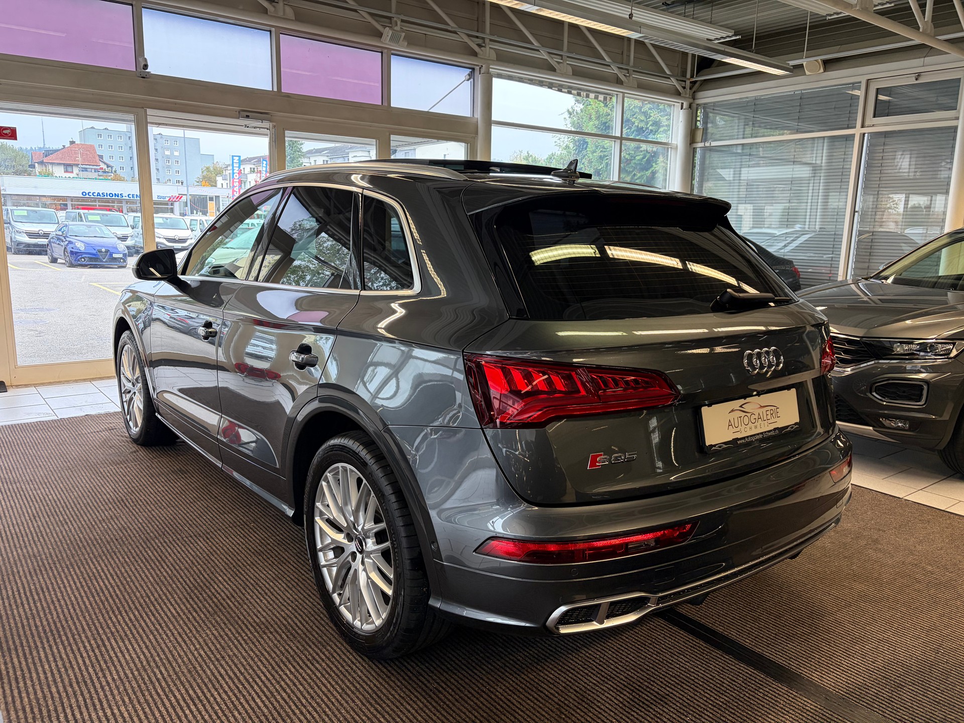 AUDI SQ5 3.0 TFSI quattro | CH | Panorama | Assis. Stadt+Park+Tour | Matrix LED | B&O | Luftfederung | S-Sportsitz Rautensteppung |-image-10