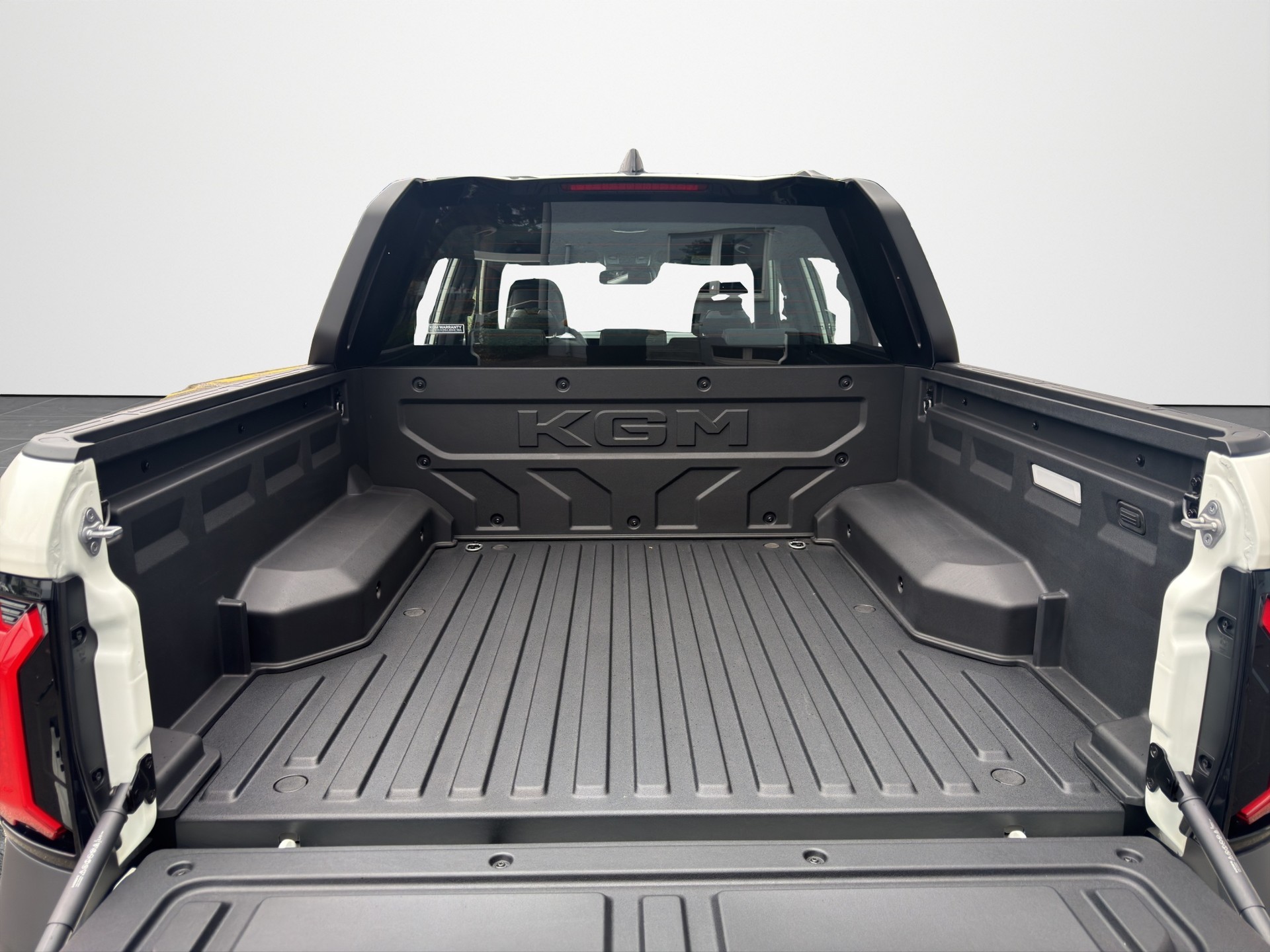 KGM-SsangYong Musso EV Blackline-image-11