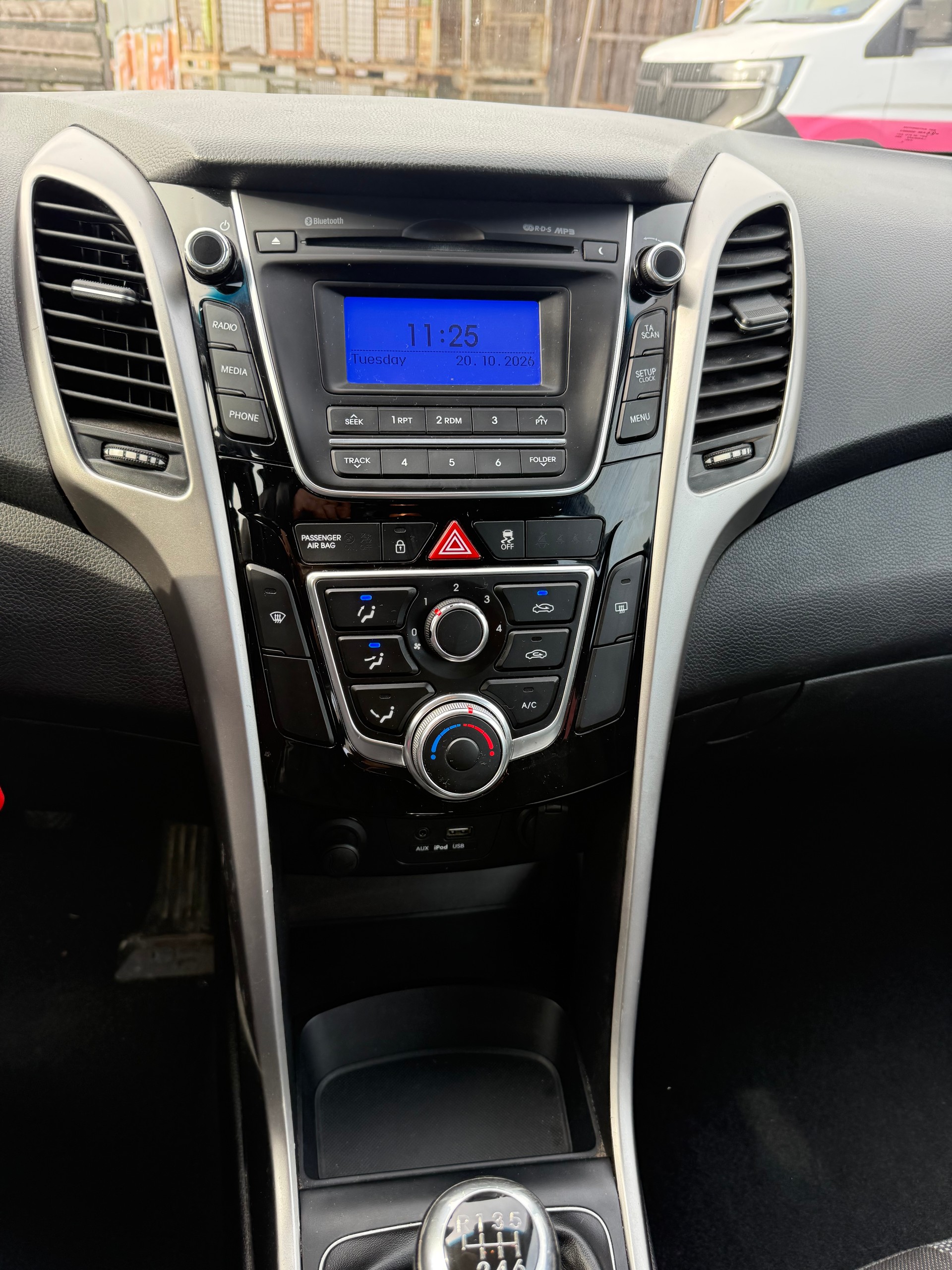 HYUNDAI i30 1.6 CRDi Origo-image-10