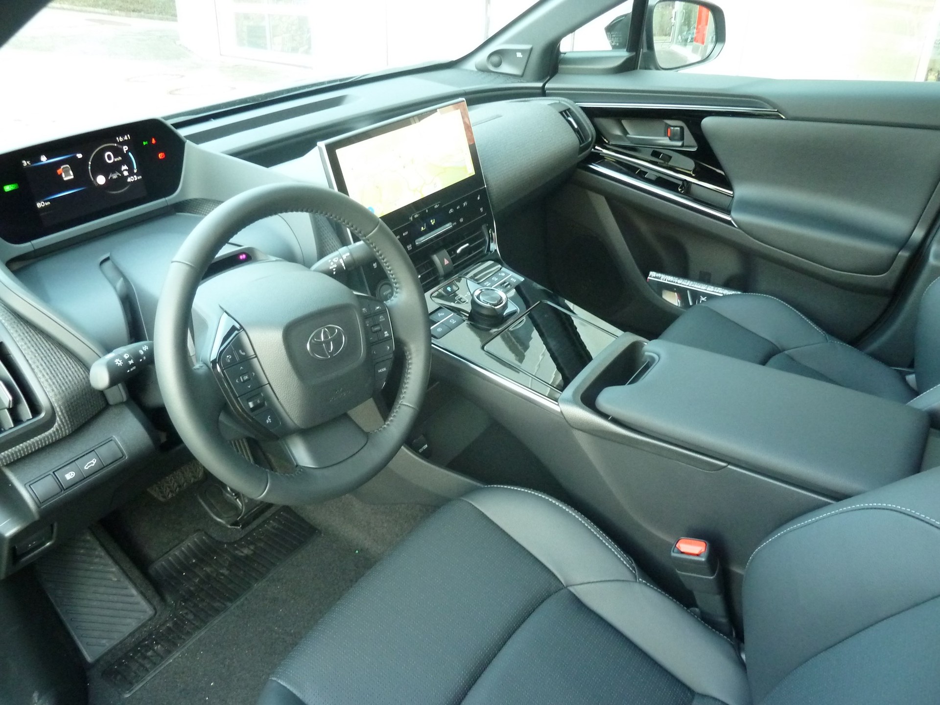 TOYOTA bZ4X Premium 71,4 kWh 4WD-image-13