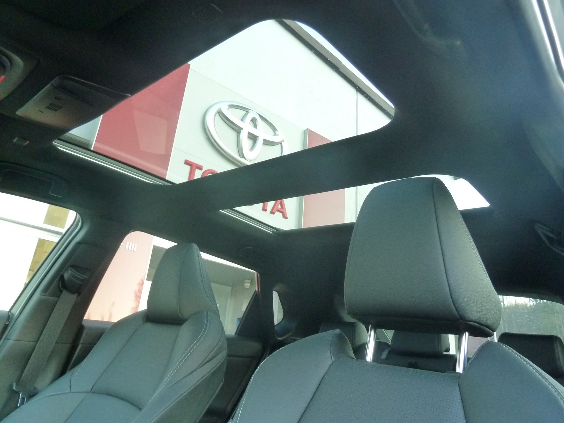 TOYOTA bZ4X Premium 71,4 kWh 4WD-image-16