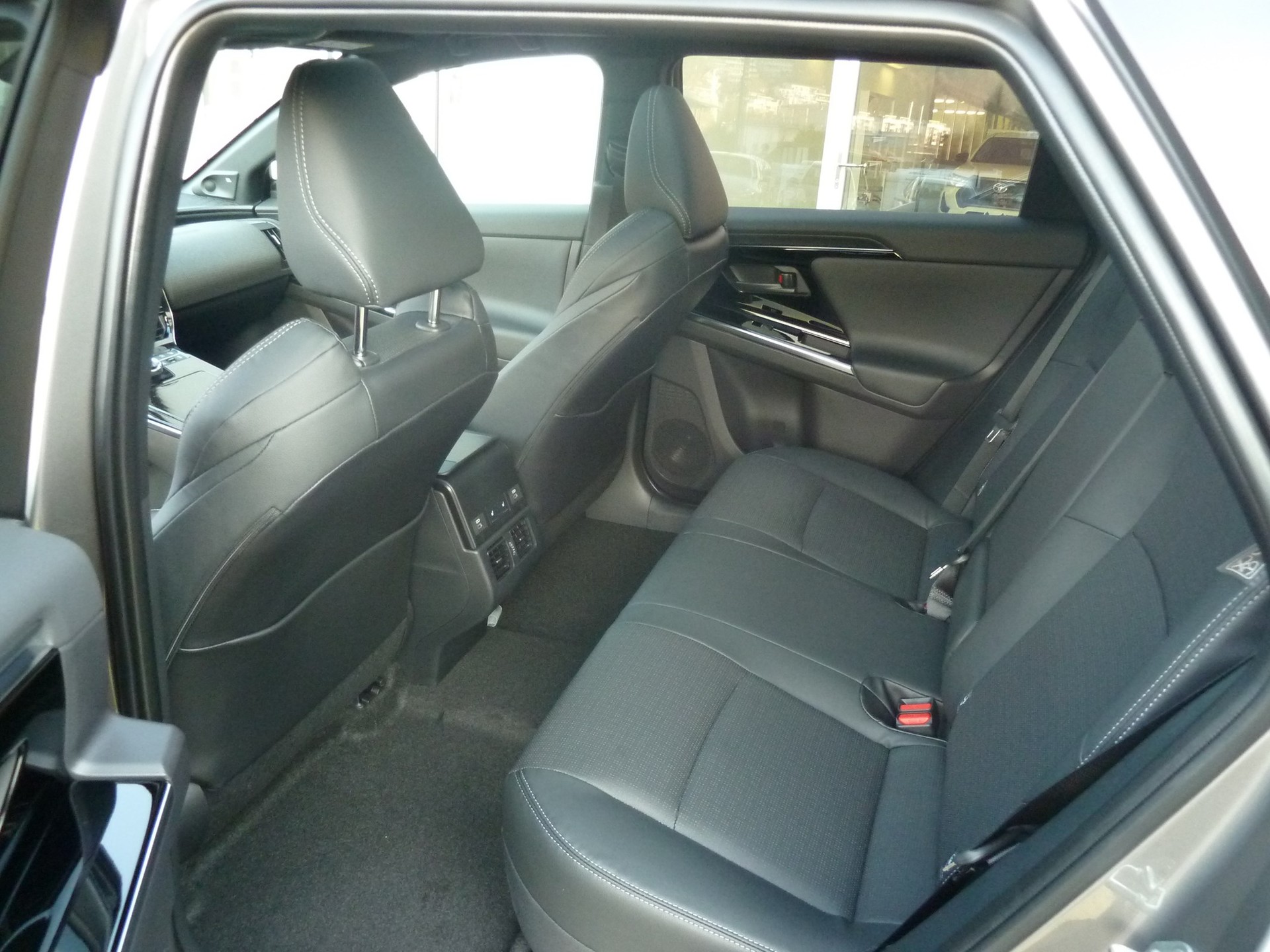 TOYOTA bZ4X Premium 71,4 kWh 4WD-image-17