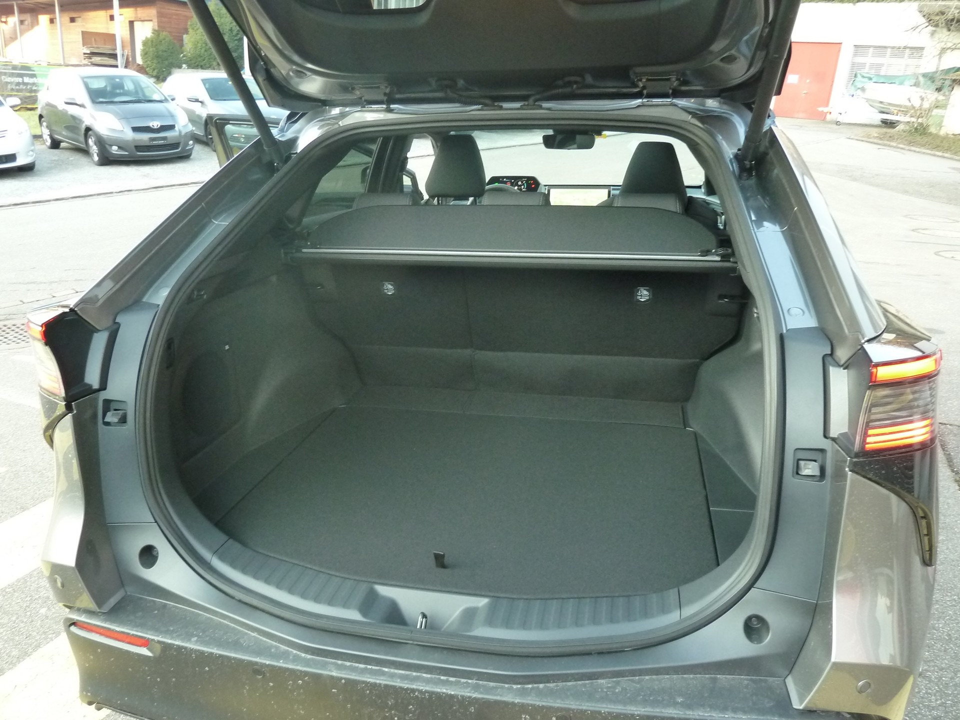 TOYOTA bZ4X Premium 71,4 kWh 4WD-image-18