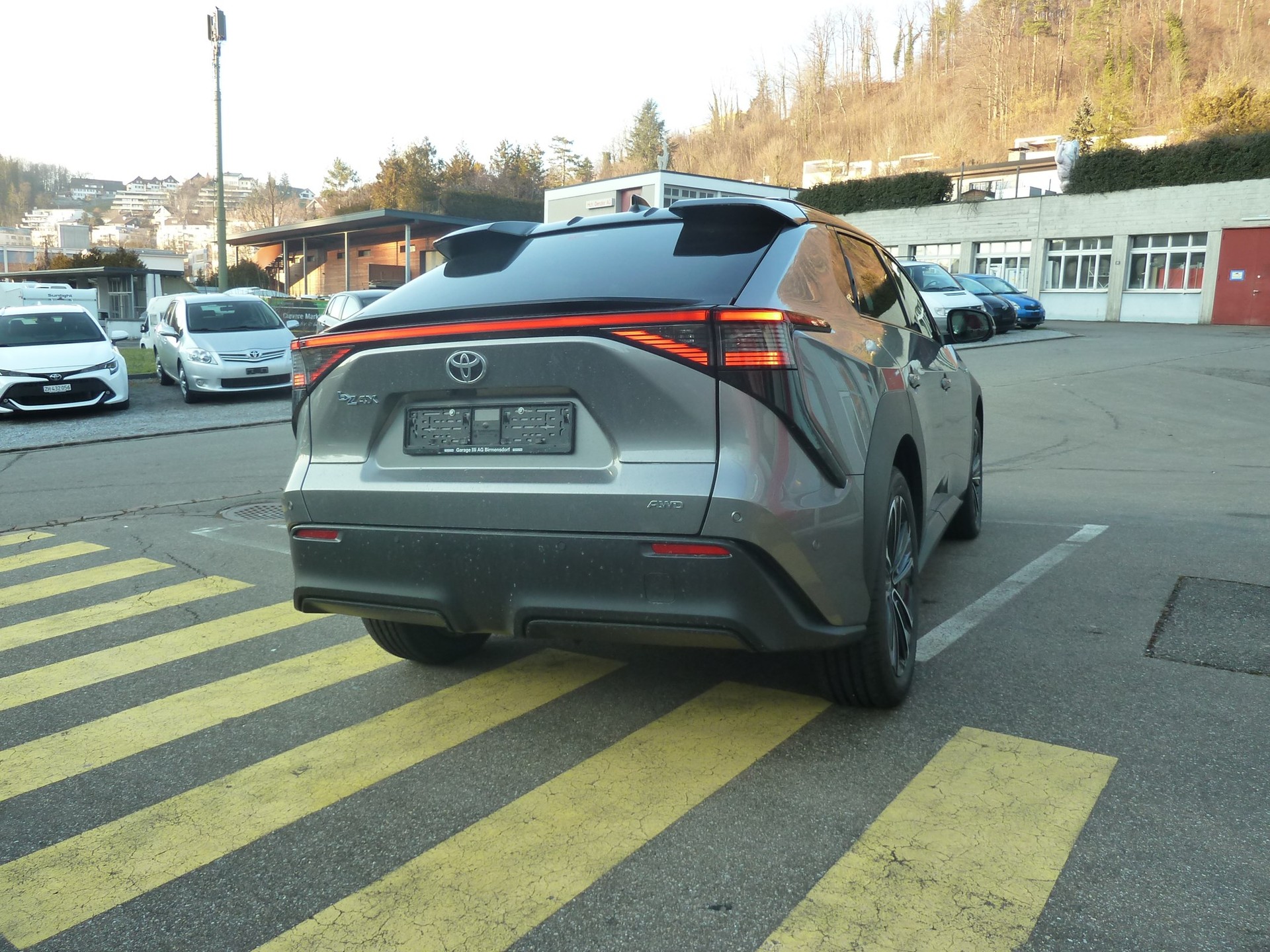 TOYOTA bZ4X Premium 71,4 kWh 4WD-image-5