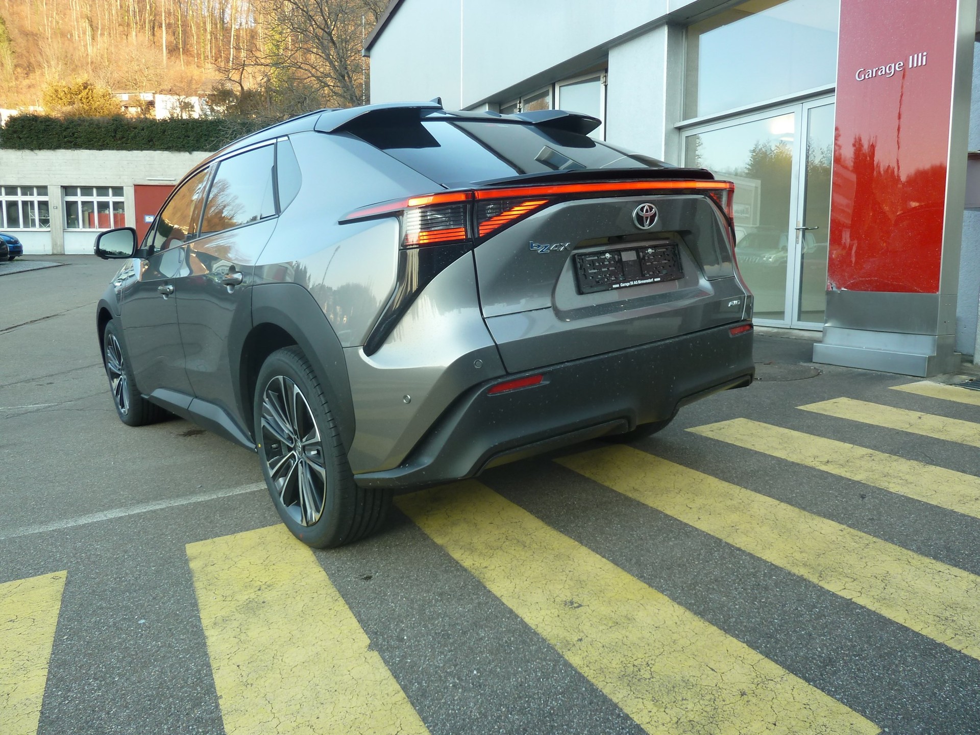 TOYOTA bZ4X Premium 71,4 kWh 4WD-image-4