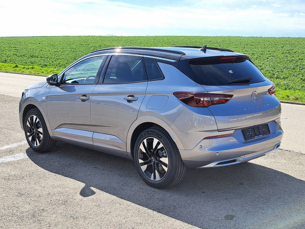 OPEL Grandland 1.6 T PHEV 225cv Elegance-image-2