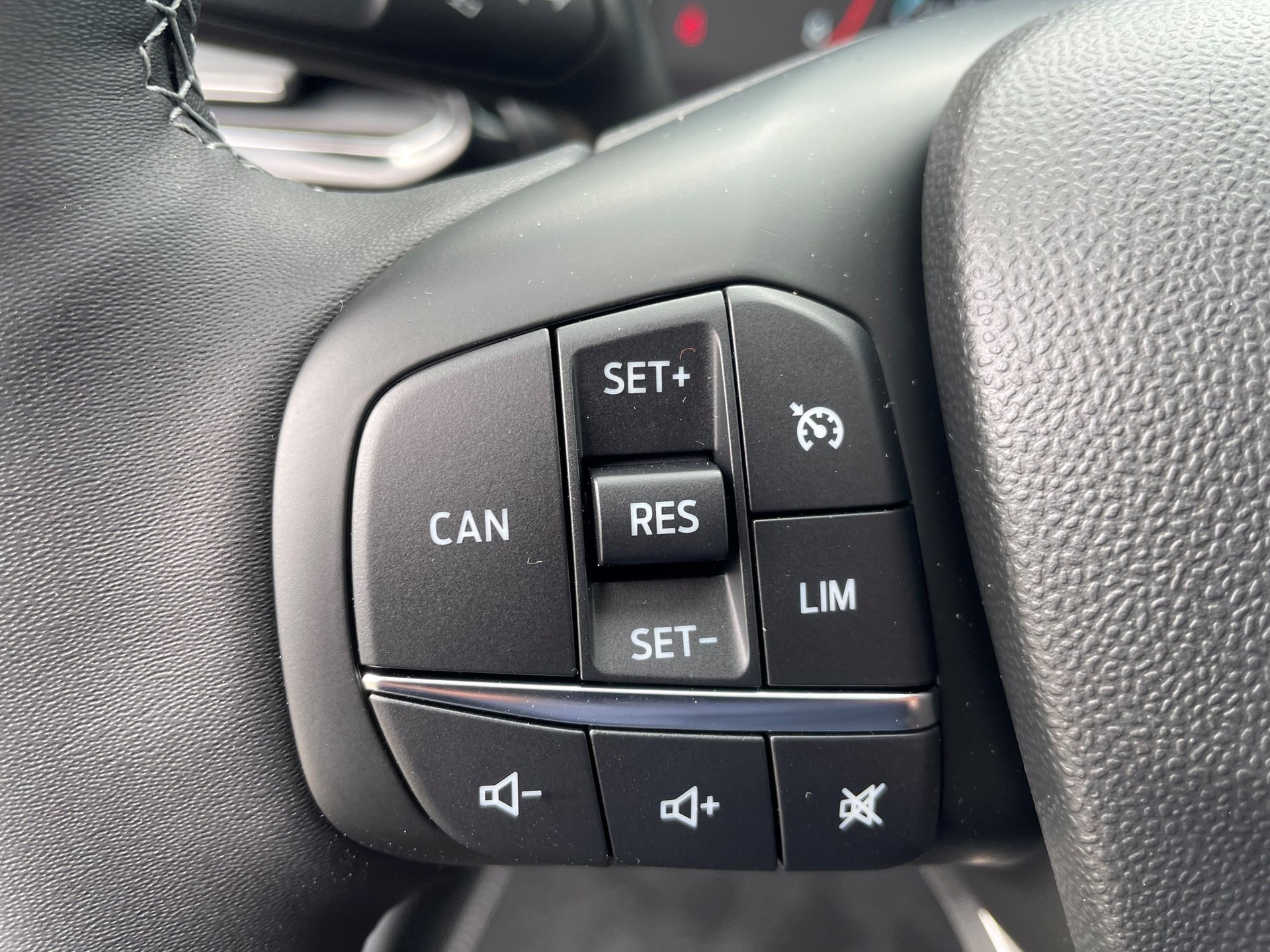 FORD Fiesta 1.0 MHEV Titan X A-image-17
