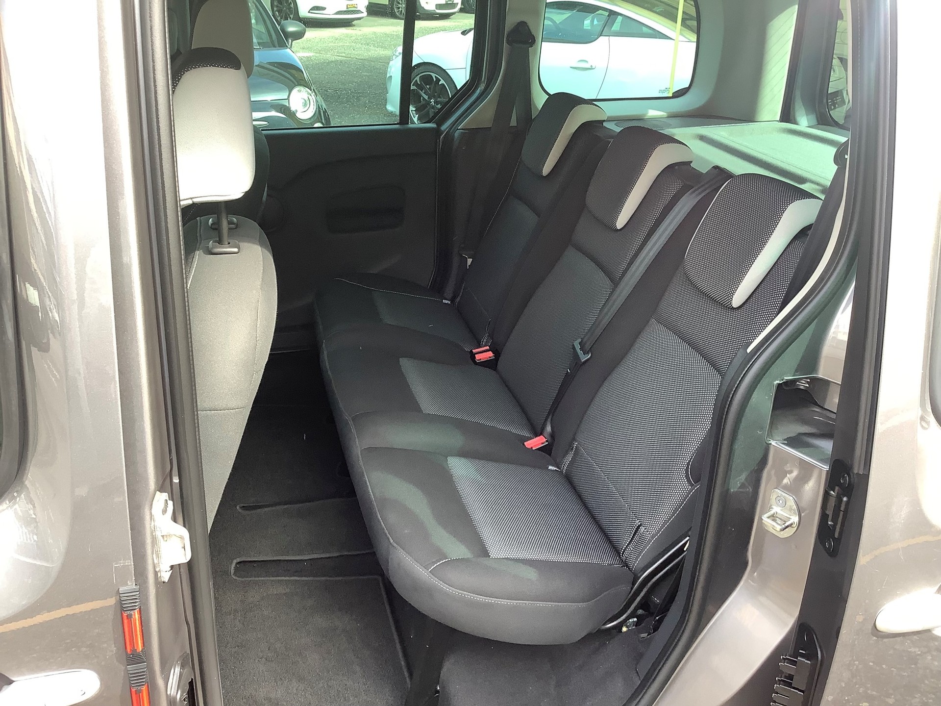 RENAULT Kangoo 1.5 dCi Extrem-image-12