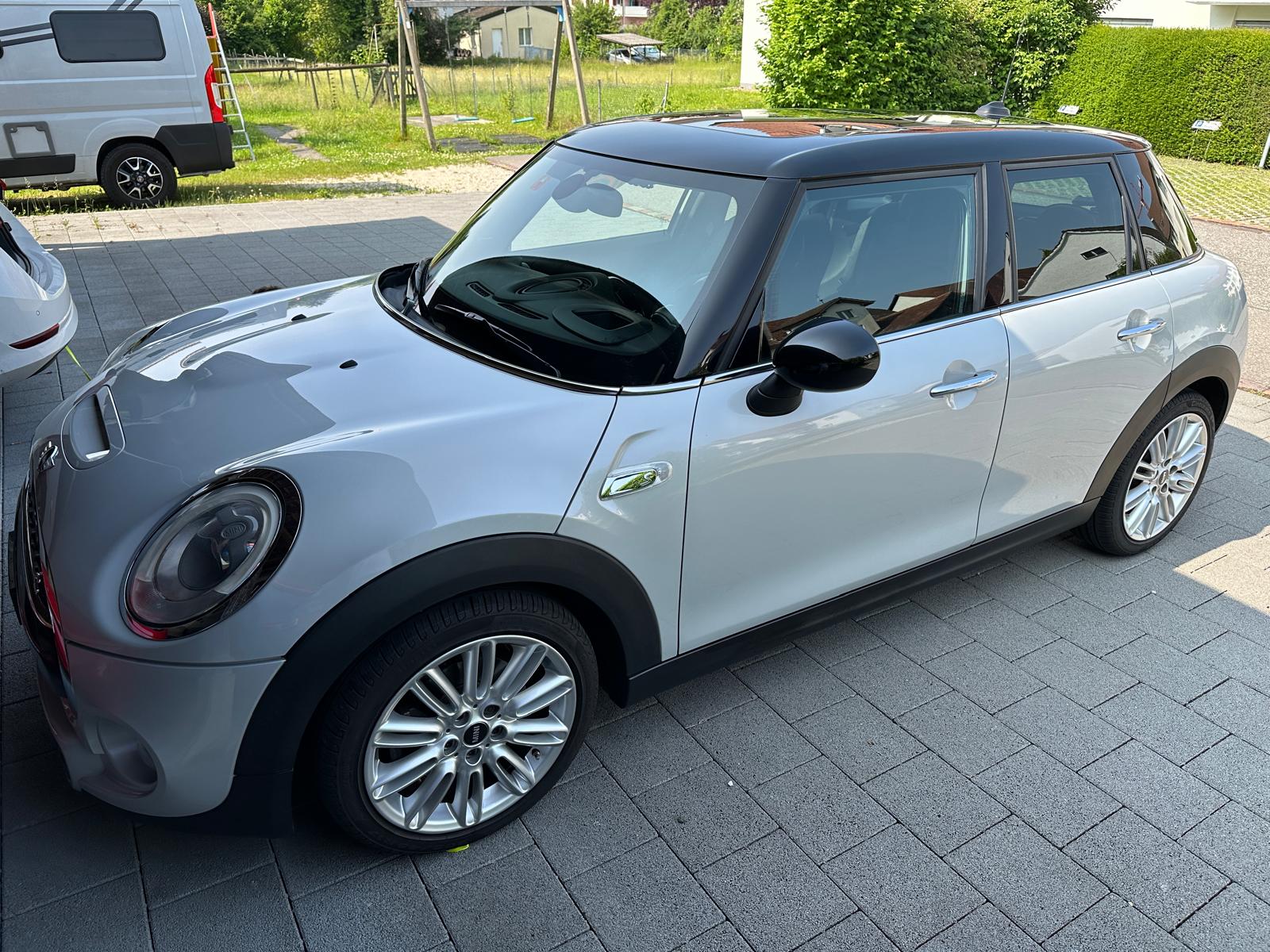 MINI Cooper S F55-image-1