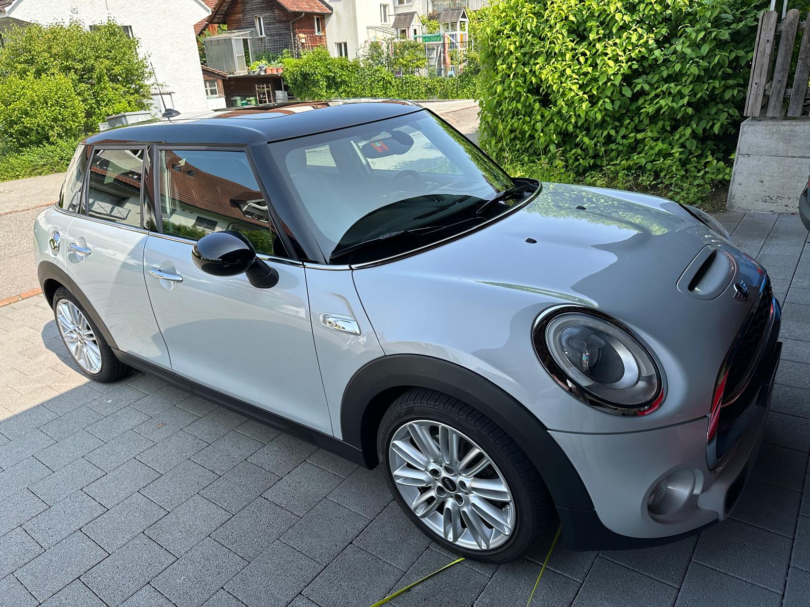 MINI Cooper S F55-image-2