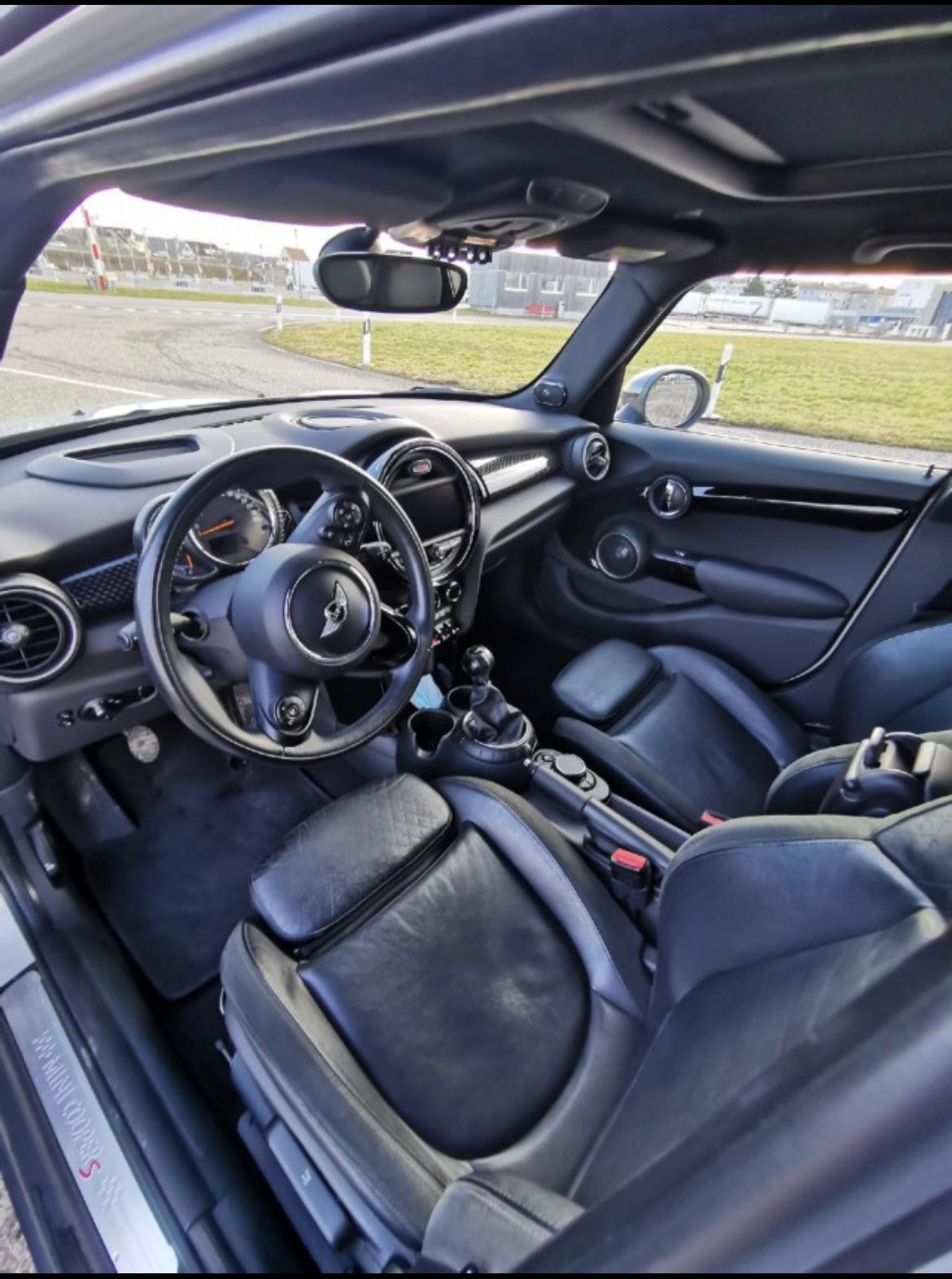 MINI Cooper S F55-image-7