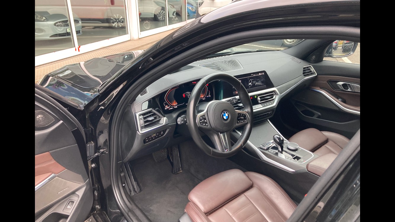 BMW 320d xDrive 48V Touring Luxury Line Steptronic-image-4
