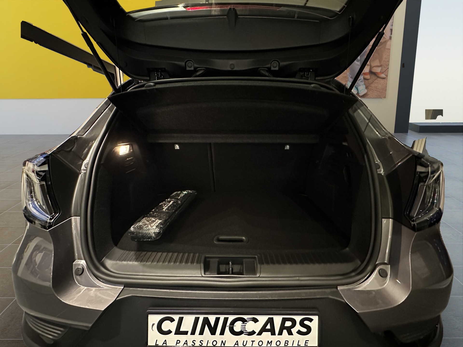 RENAULT Captur 1.6 E-Tech 145 Esprit Alpine DHT-image-4