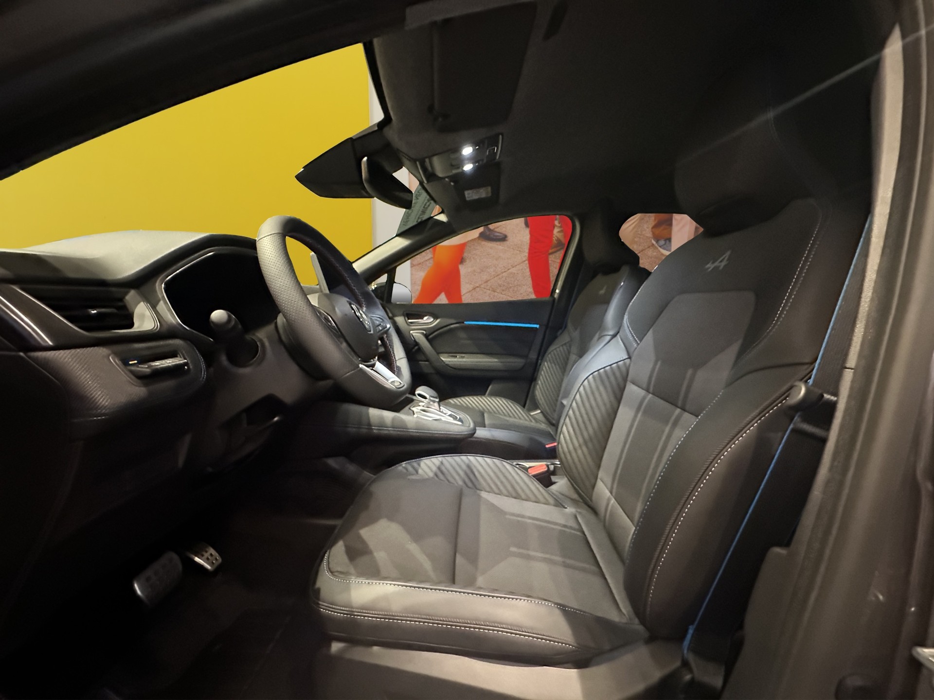 RENAULT Captur 1.6 E-Tech 145 Esprit Alpine DHT-image-11