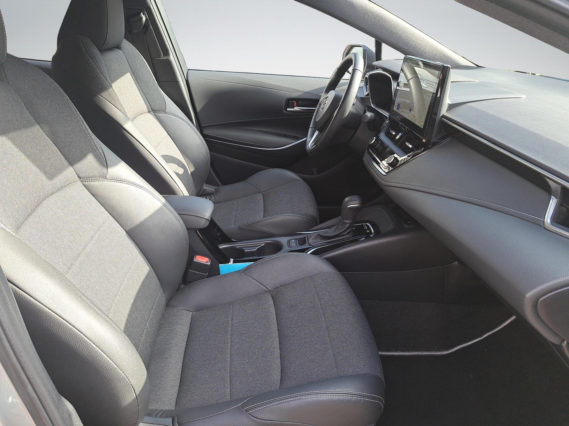 TOYOTA Corolla 1.8 HSD Trend-image-15