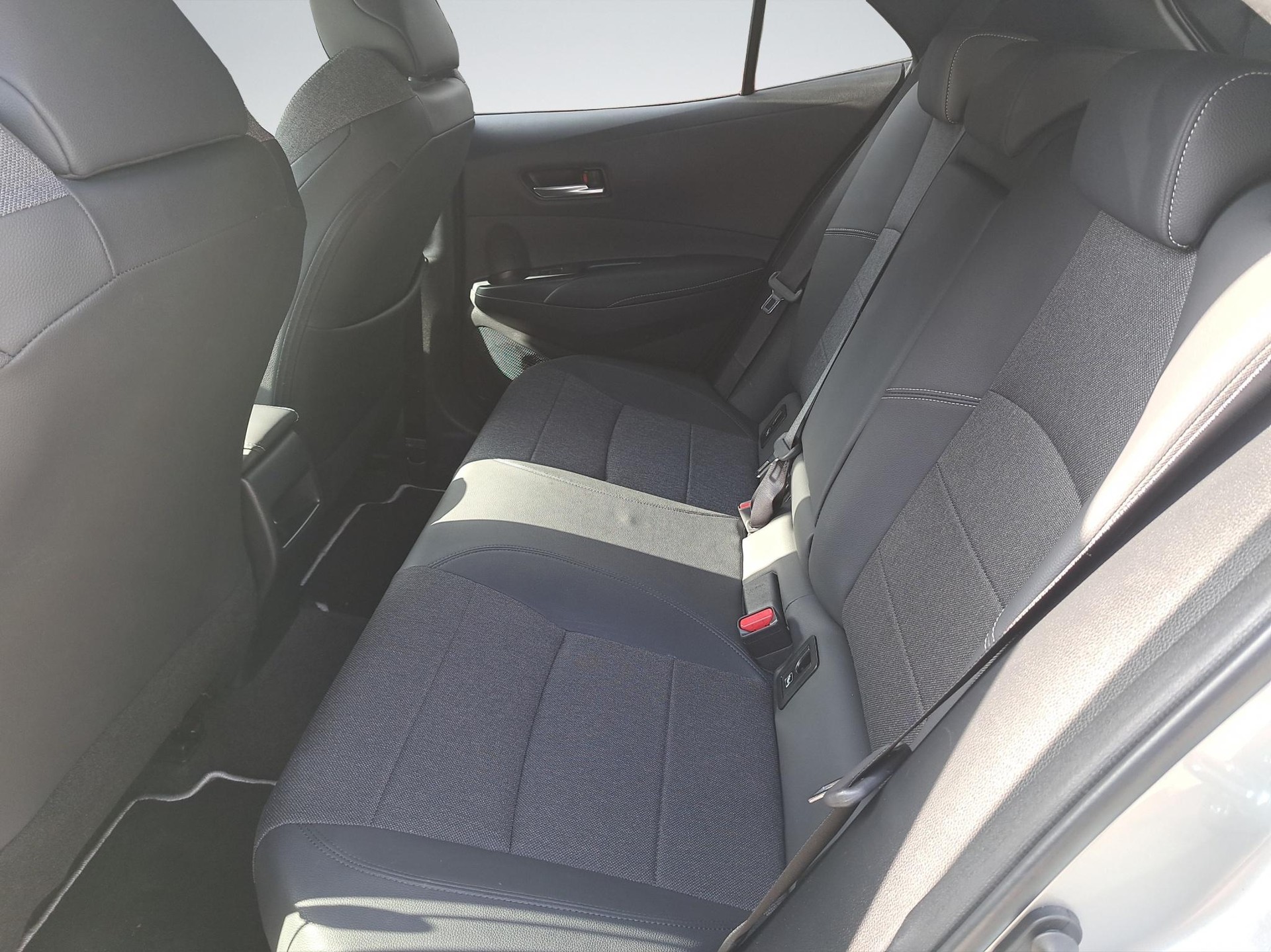 TOYOTA Corolla 1.8 HSD Trend-image-14