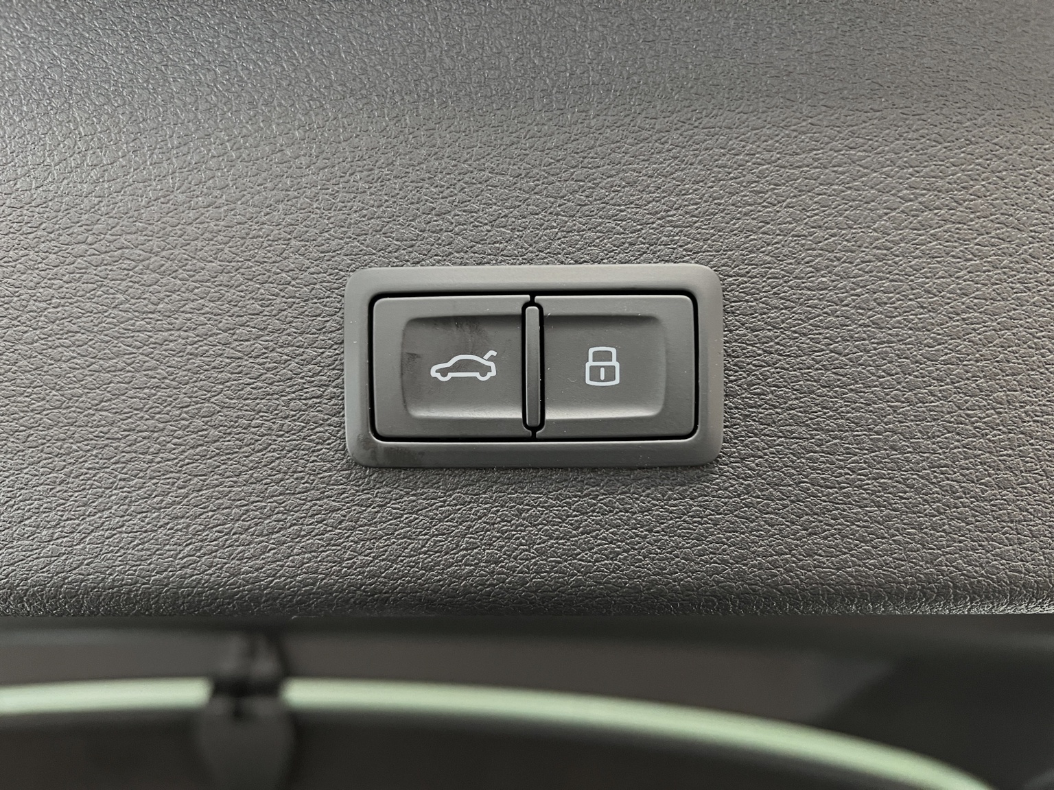 AUDI e-tron 50 Sportback quattro-image-12