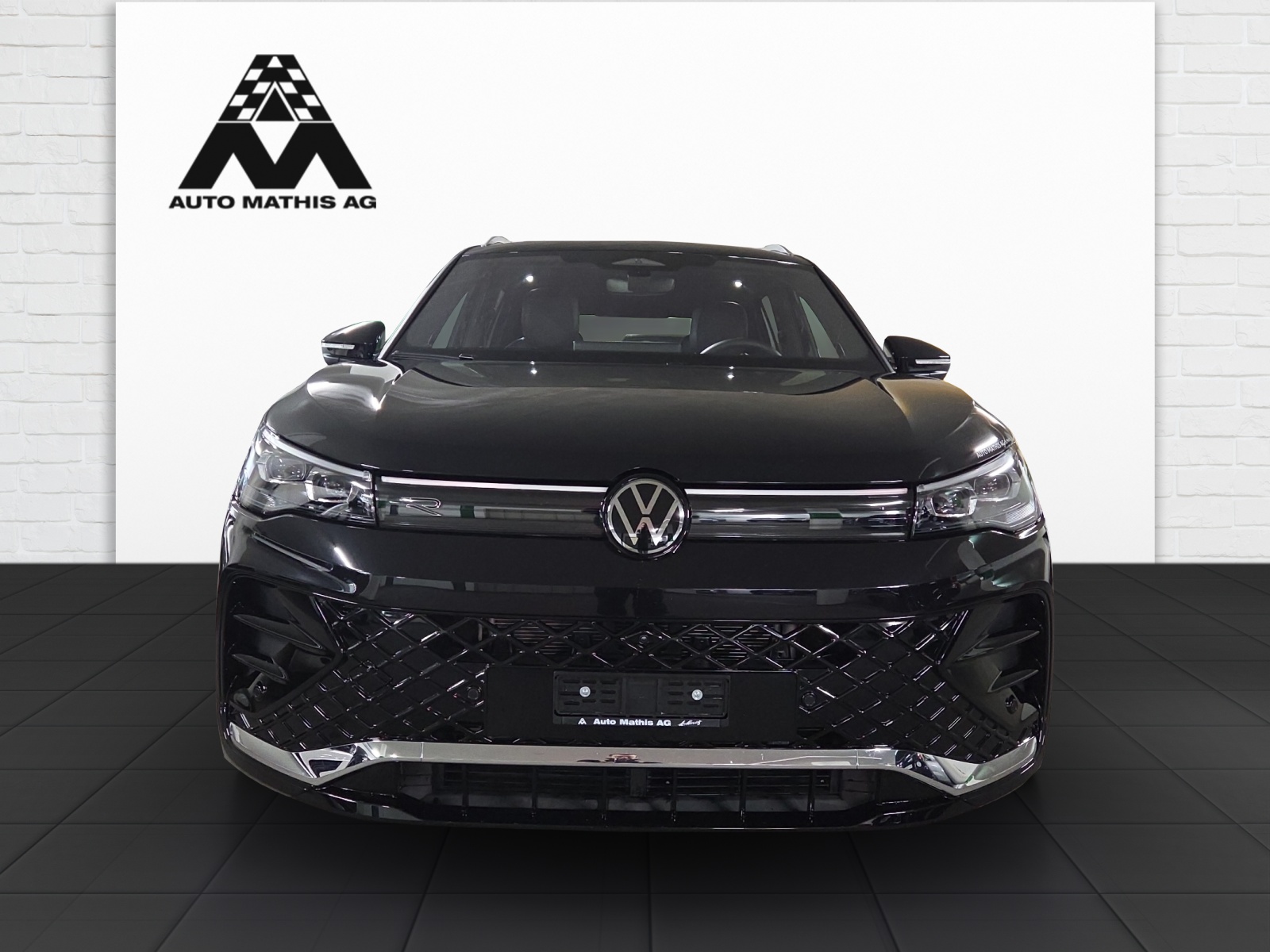 VW Tiguan 2.0 TSI DSG R-Line 4Motion-image-1
