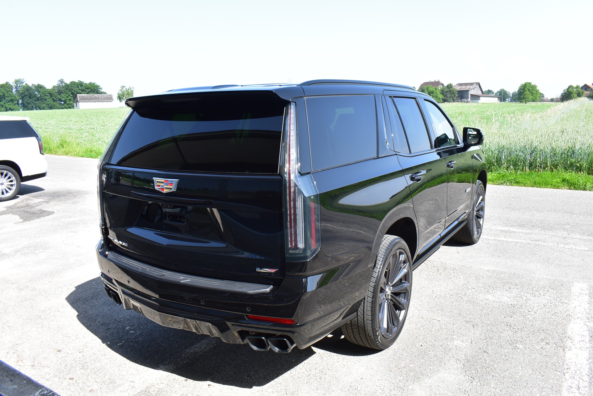 CADILLAC Escalade-V 2026-image-3