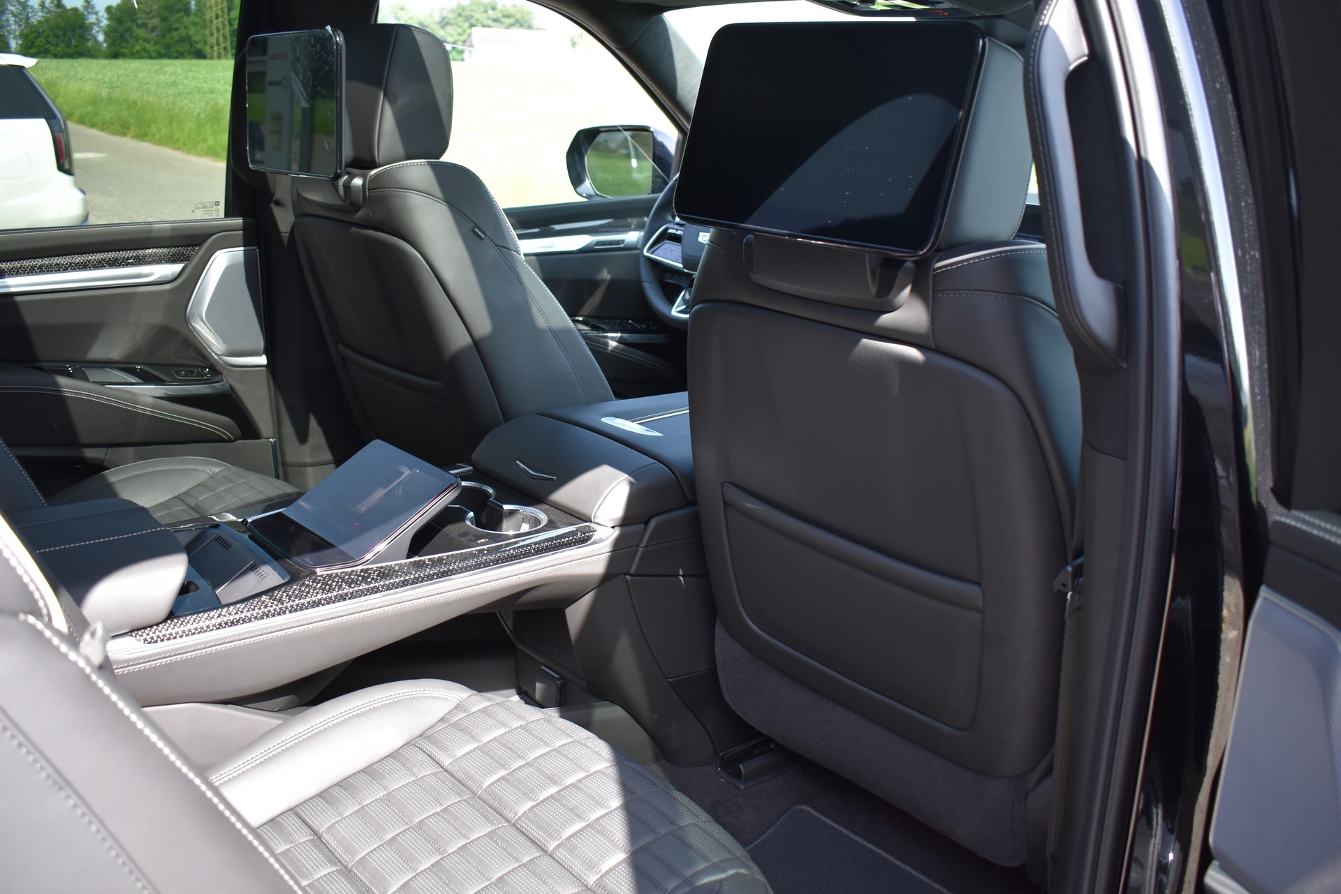 CADILLAC Escalade-V 2026-image-12