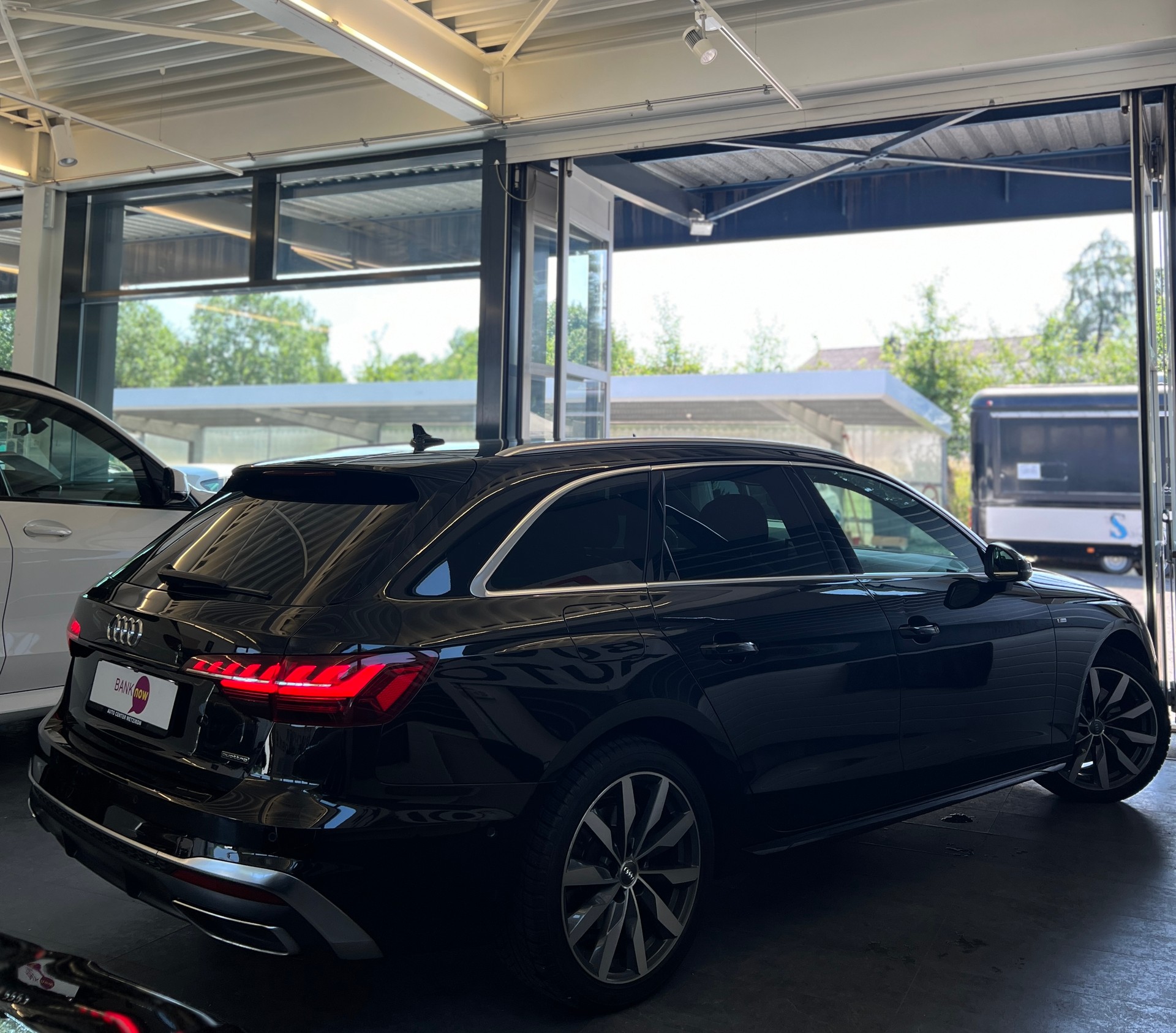 AUDI A4 Avant 40 TDI S line Attraction quattro S-tronic-image-3