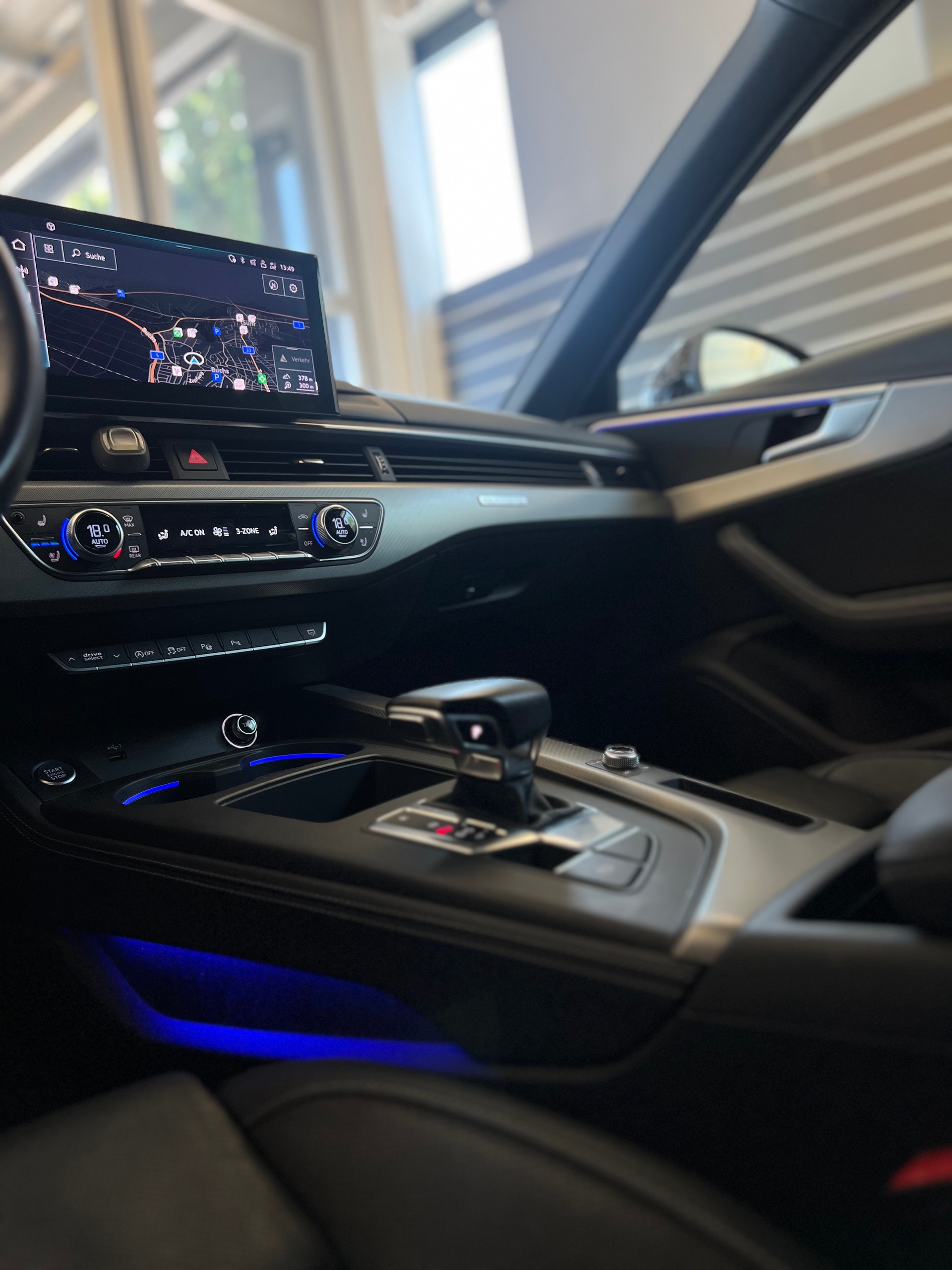 AUDI A4 Avant 40 TDI S line Attraction quattro S-tronic-image-11