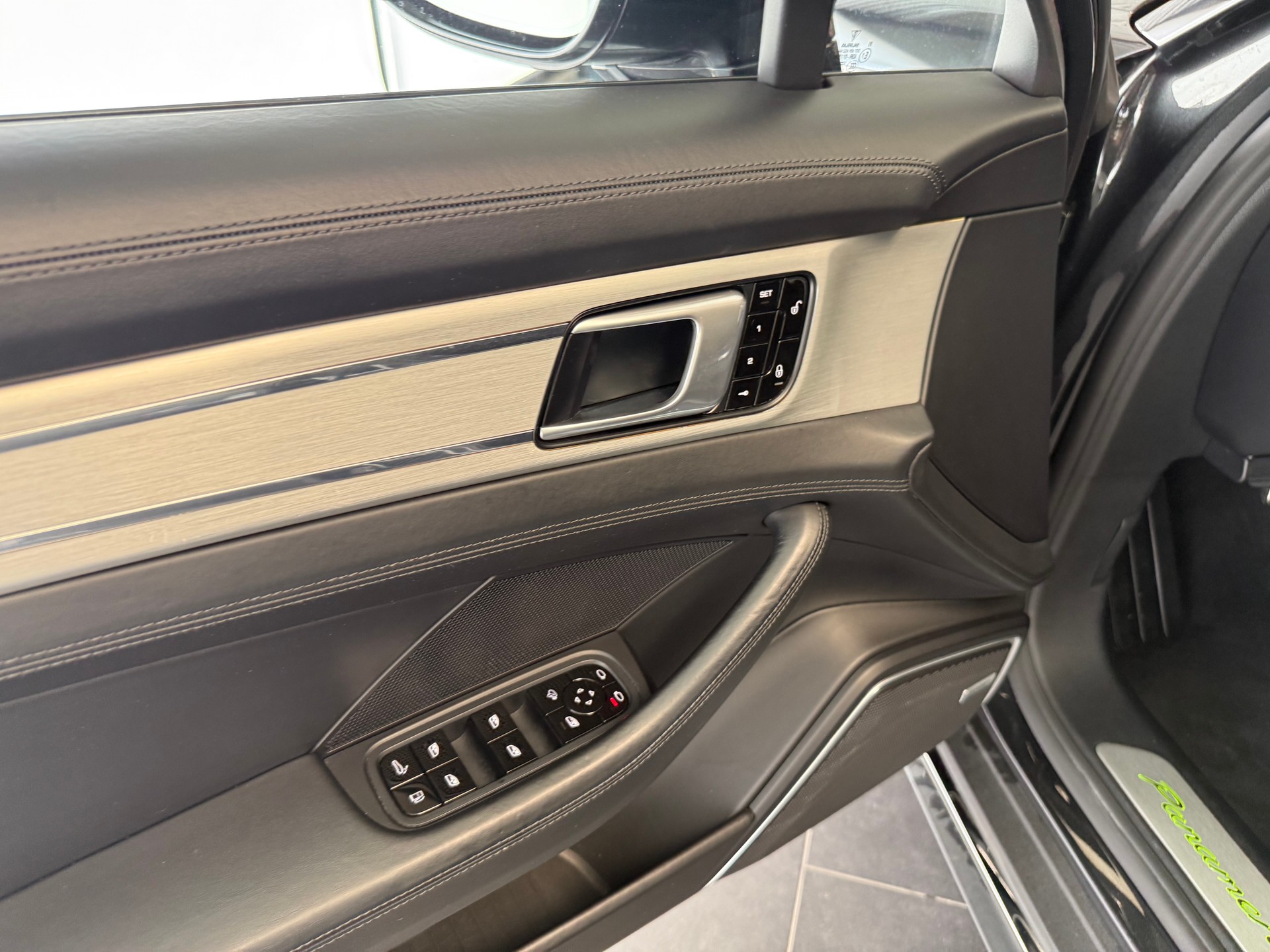 PORSCHE Panamera 4.0 V8 Turbo S E-Hybrid-image-11