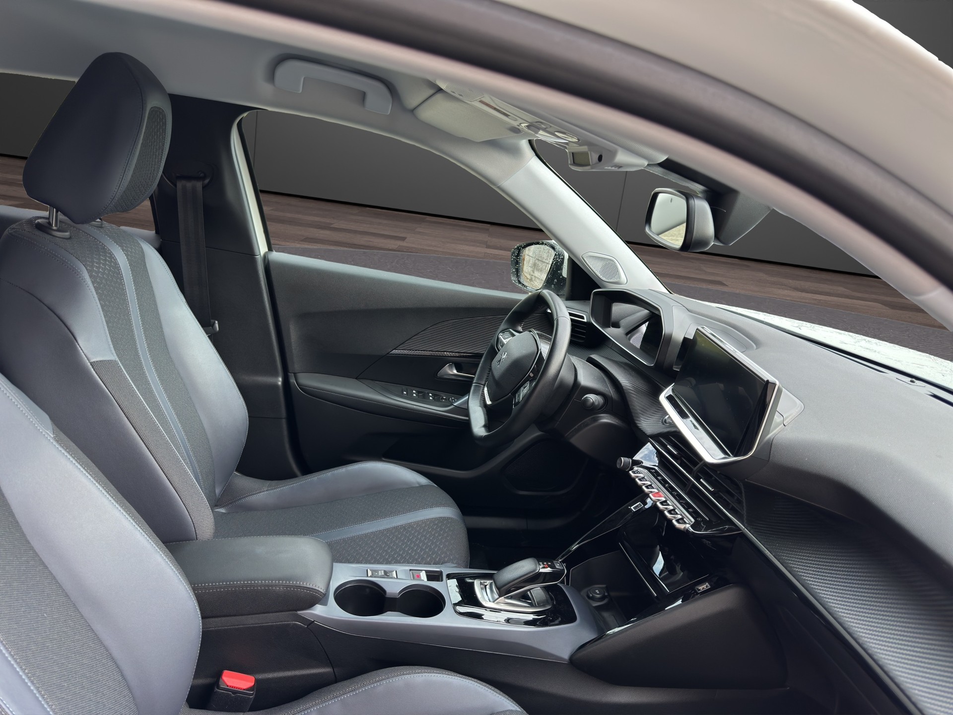 PEUGEOT 2008 e Allure-image-6