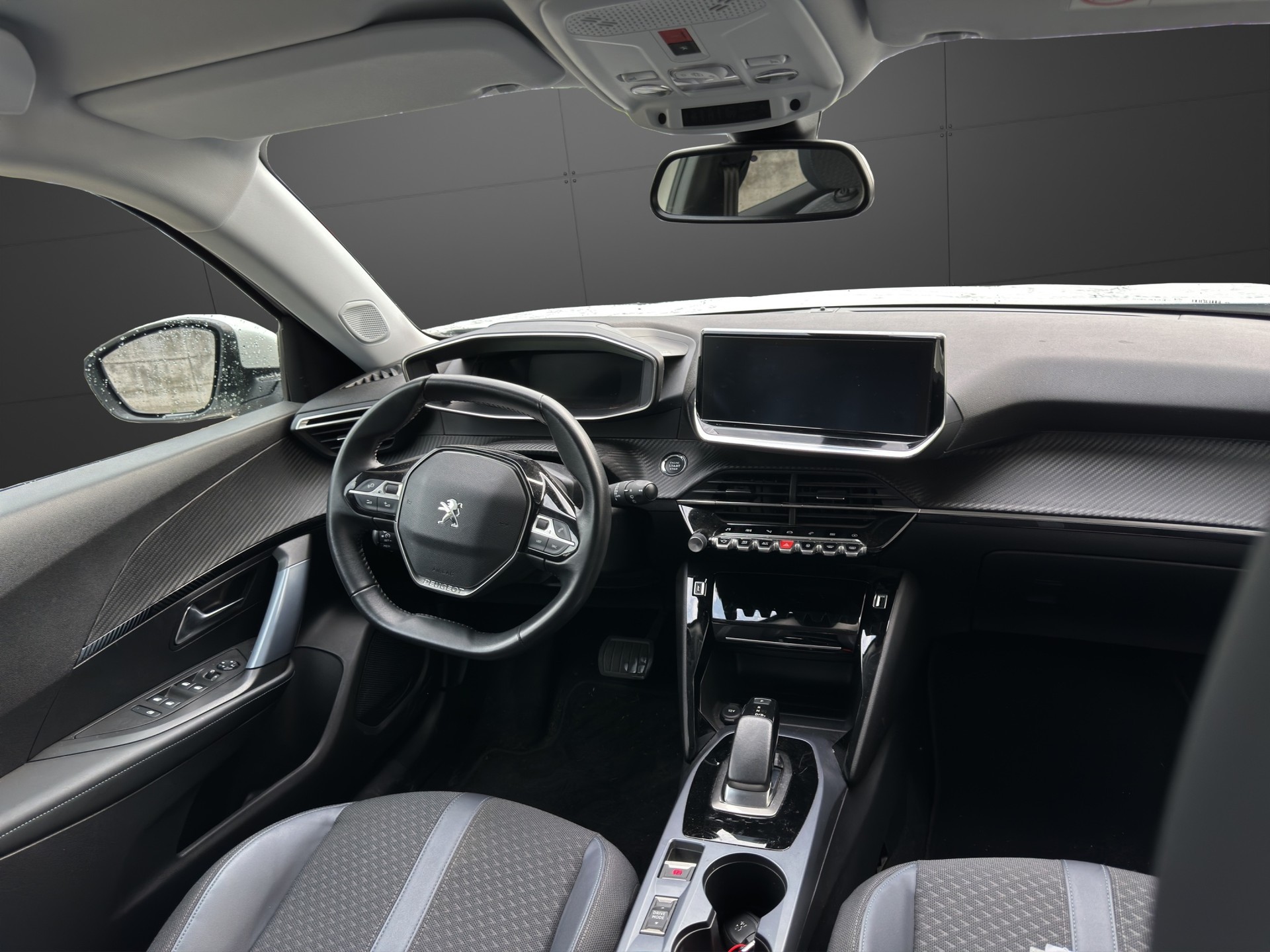PEUGEOT 2008 e Allure-image-5