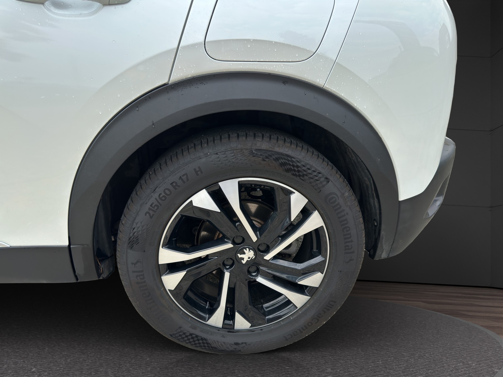 PEUGEOT 2008 e Allure-image-15
