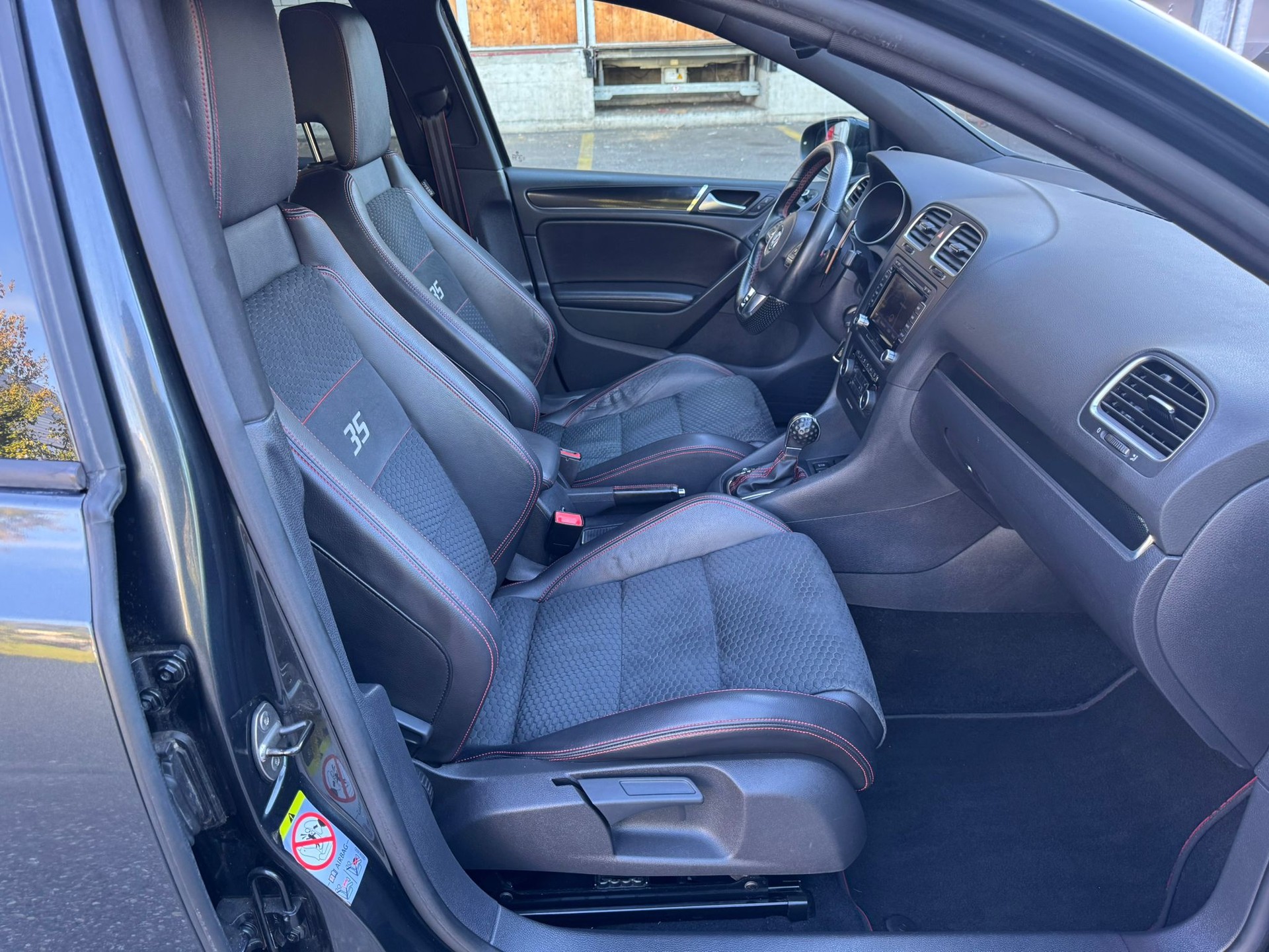 VW Golf 2.0 TSI GTI Edition 35 DSG-image-9