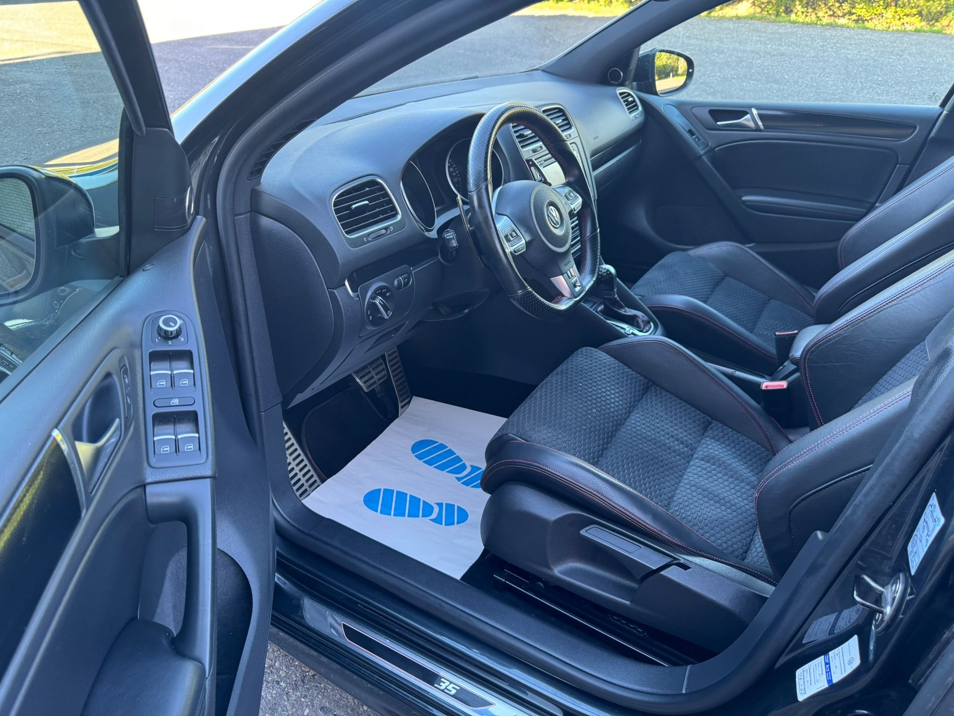 VW Golf 2.0 TSI GTI Edition 35 DSG-image-12