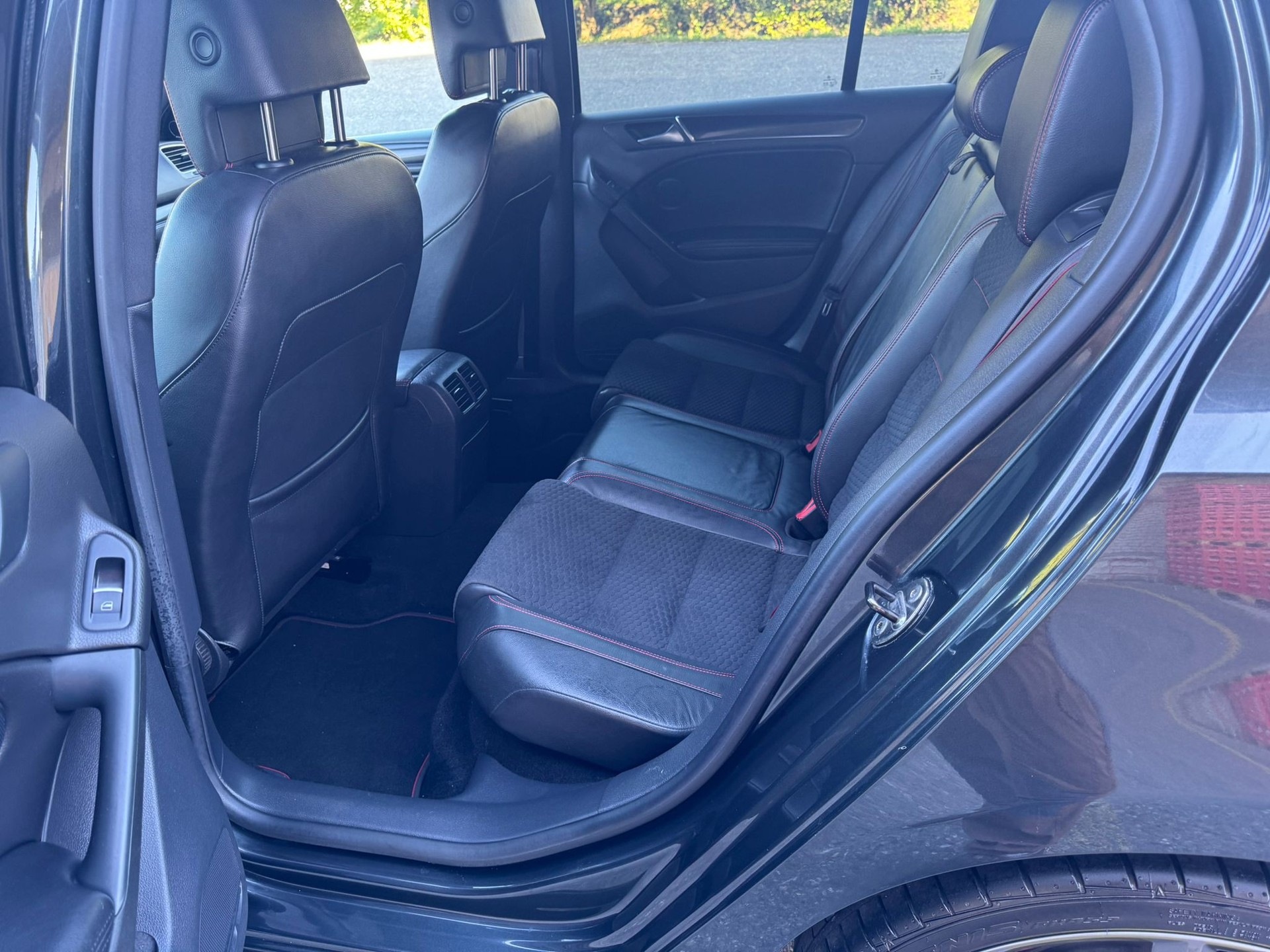 VW Golf 2.0 TSI GTI Edition 35 DSG-image-13