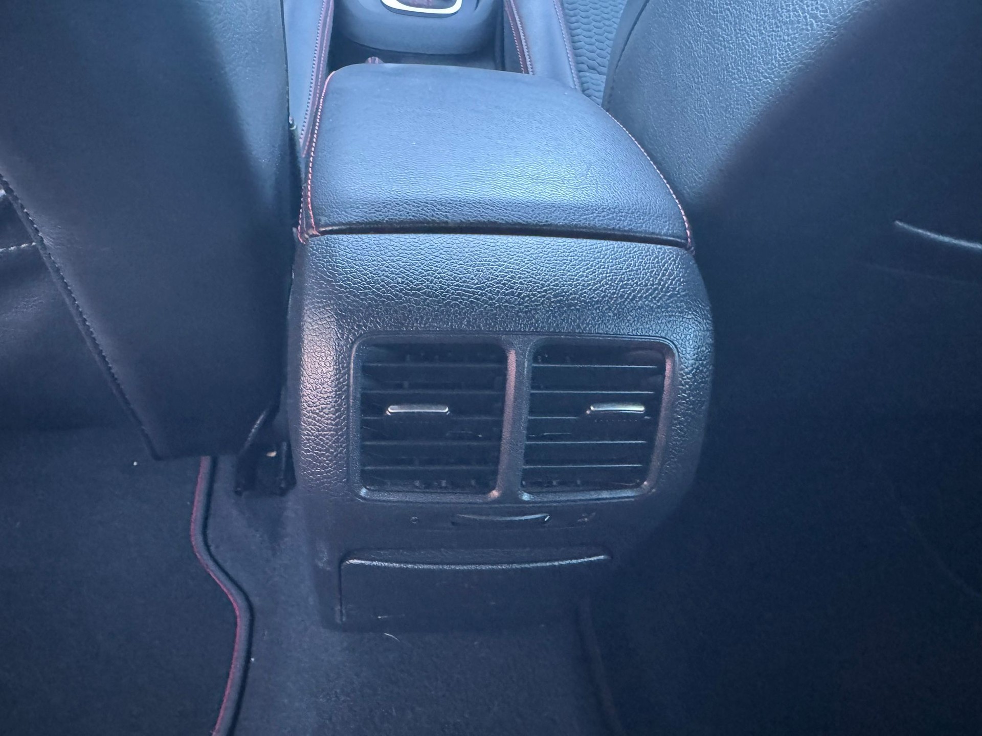 VW Golf 2.0 TSI GTI Edition 35 DSG-image-14