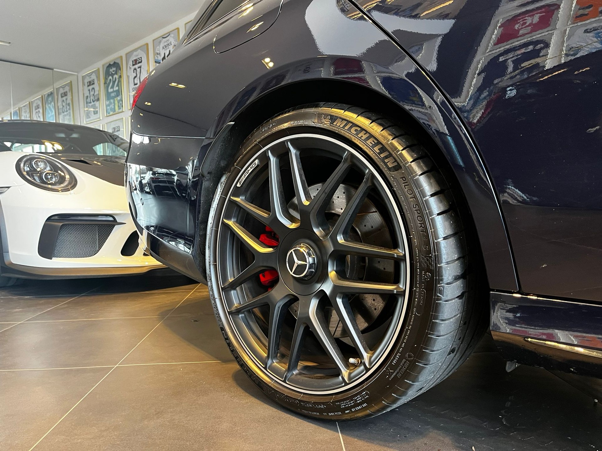 MERCEDES-BENZ E 63 AMG S 4 Matic-image-22