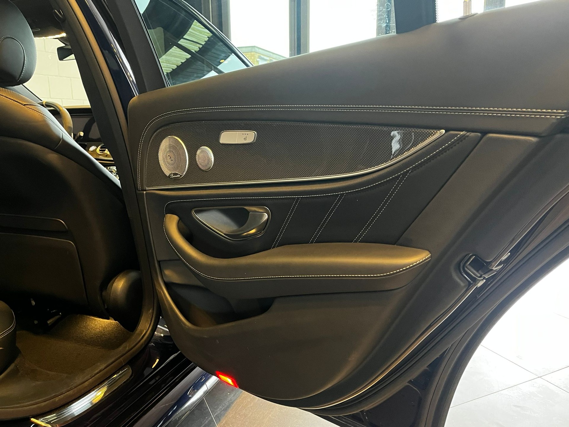 MERCEDES-BENZ E 63 AMG S 4 Matic-image-25