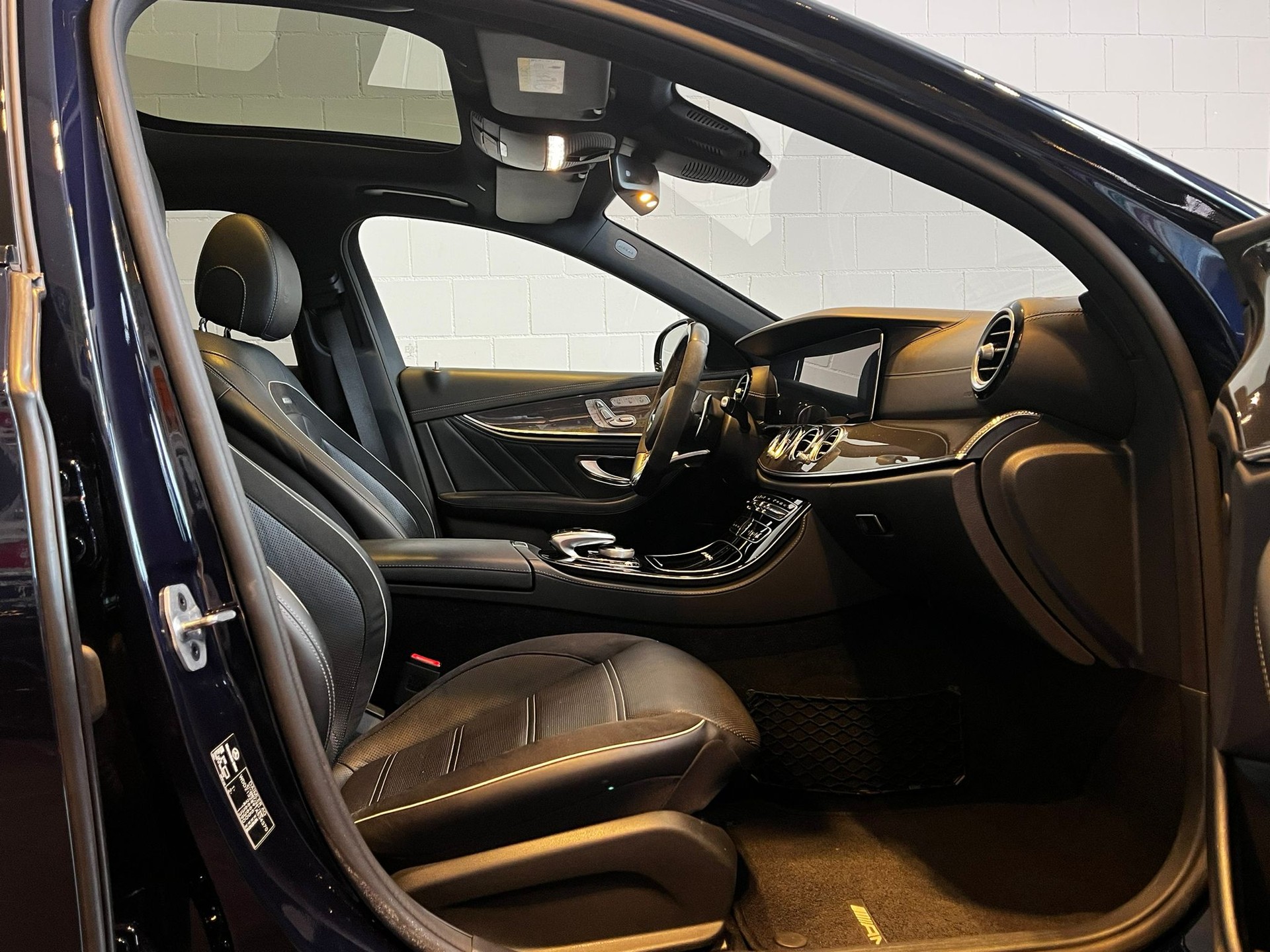 MERCEDES-BENZ E 63 AMG S 4 Matic-image-15
