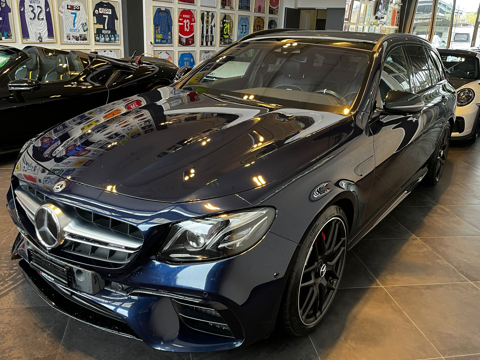MERCEDES-BENZ E 63 AMG S 4 Matic-image-2