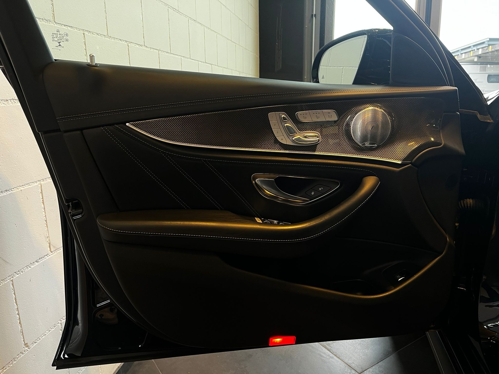 MERCEDES-BENZ E 63 AMG S 4 Matic-image-23