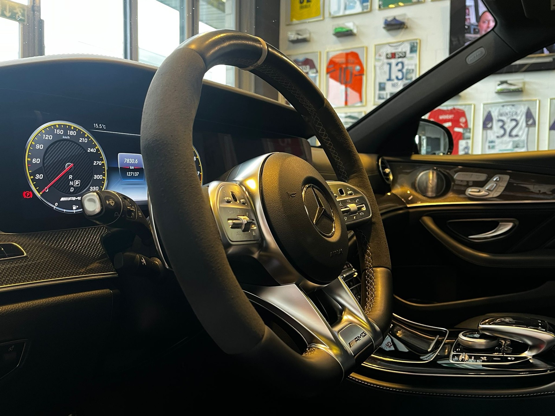 MERCEDES-BENZ E 63 AMG S 4 Matic-image-12