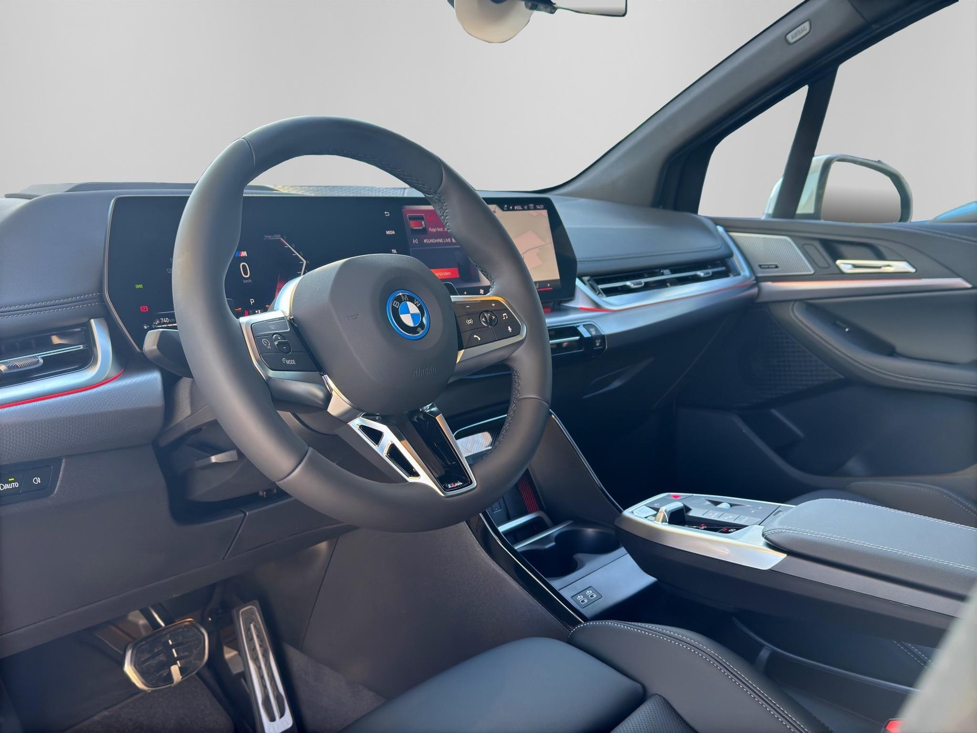 BMW 230e xDrive Active Tourer M Sport-image-10