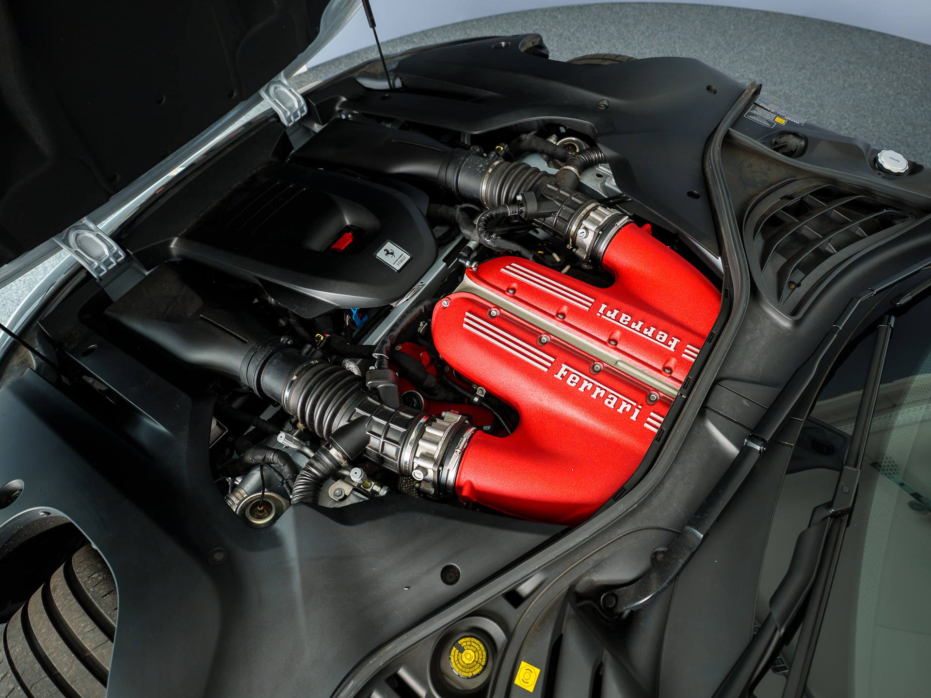 FERRARI 12 Cilindri sofort verfügbar-image-13