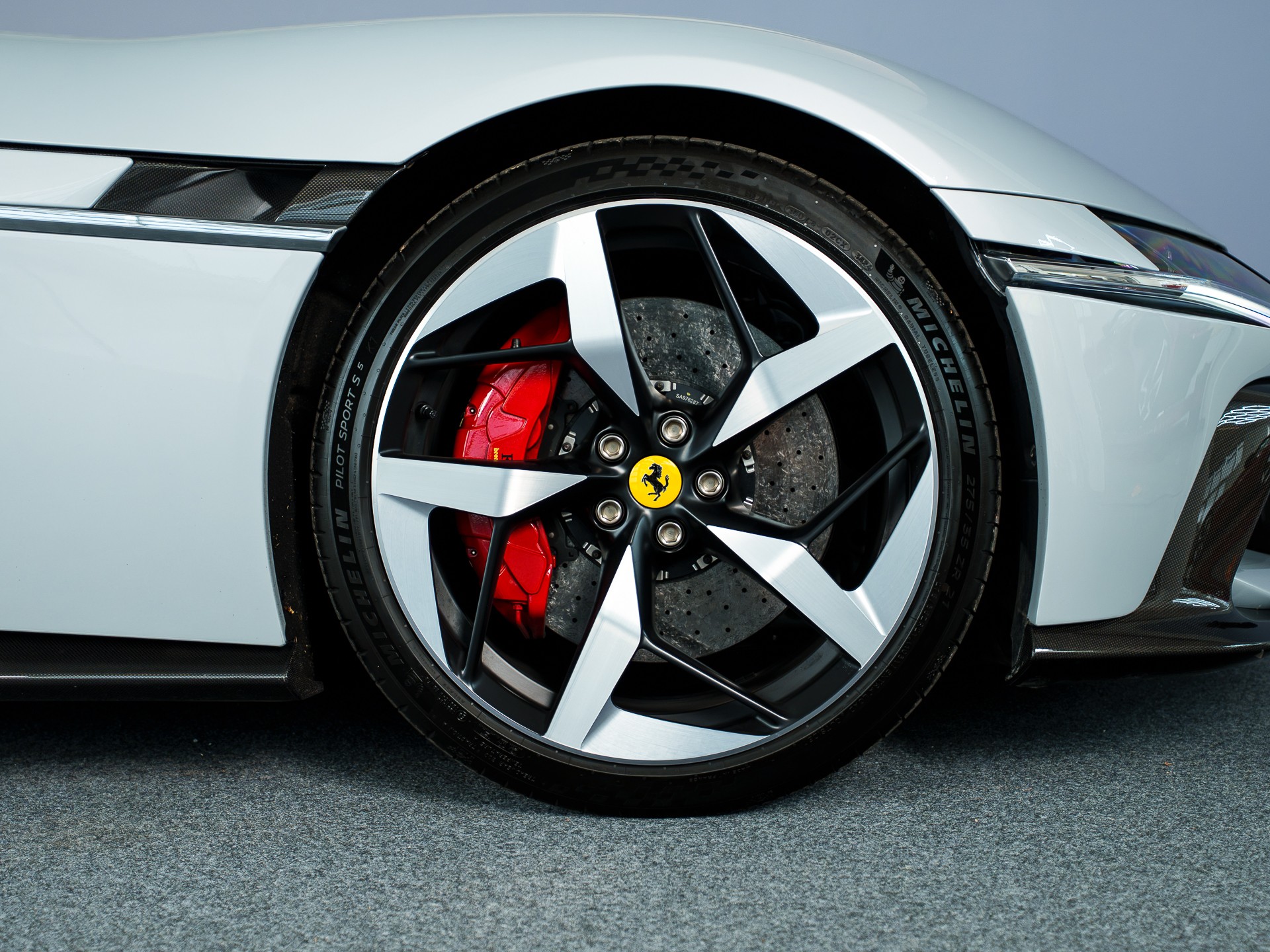 FERRARI 12 Cilindri sofort verfügbar-image-8
