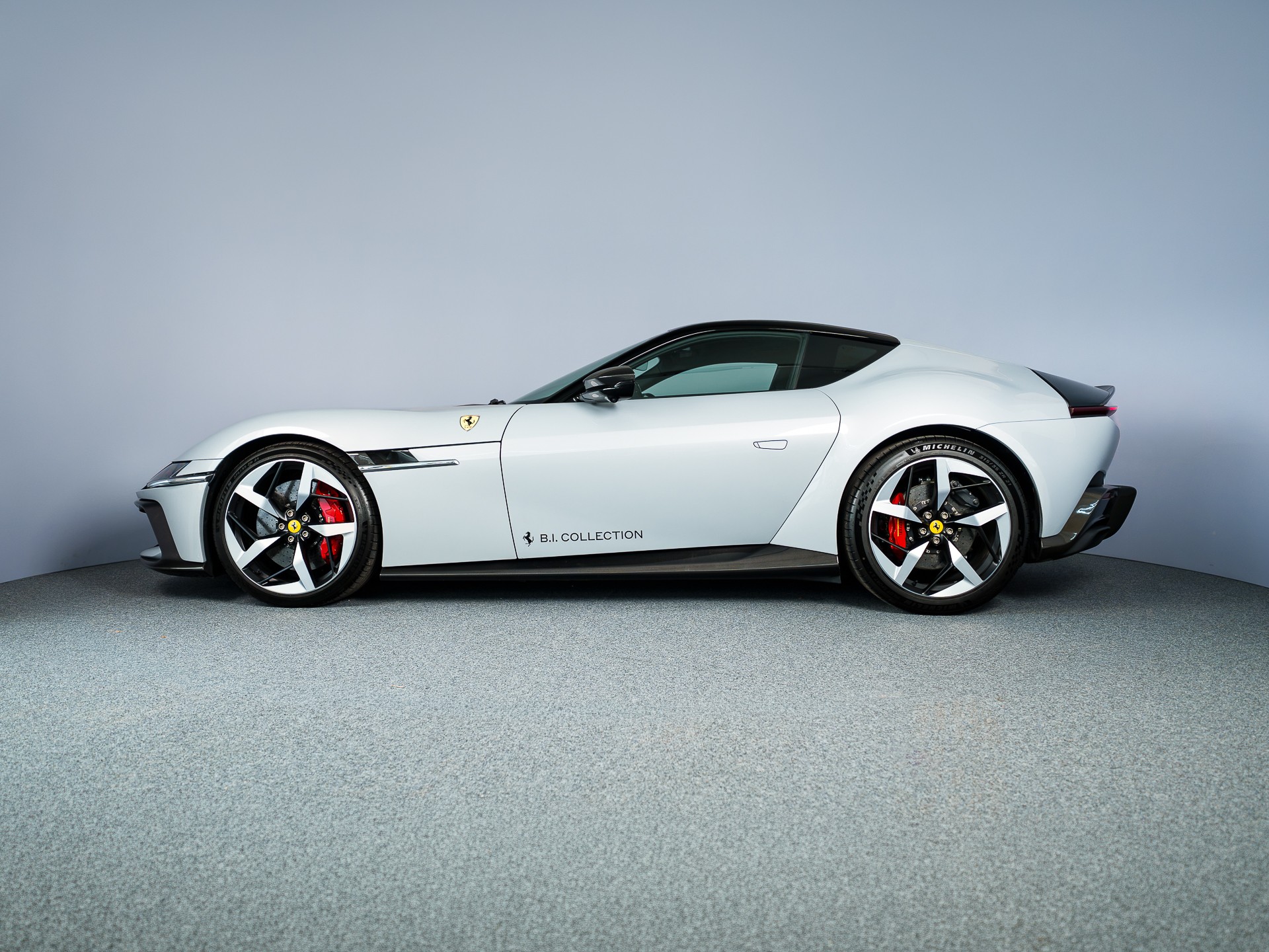 FERRARI 12 Cilindri sofort verfügbar-showroom-element-2