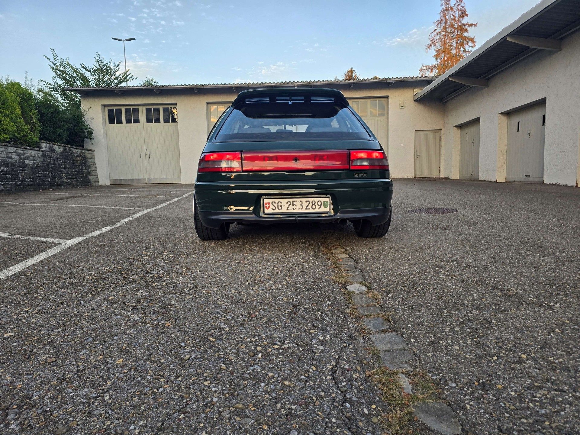 MAZDA 323 1.8i 16V GT-R 4WD-image-4
